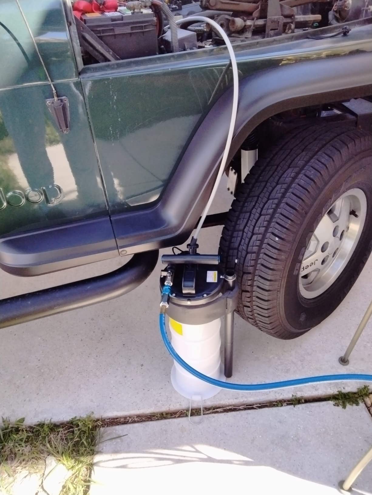 FOUR UNCLES 6.5L Pneumatic/Manual Oil Extractor Pump | 6.5L Capacity, Manual or Pneumatic Use, Fast Oil Extraction, 3 Suction Tubes, Brake Bleeding Hose customer photo 1