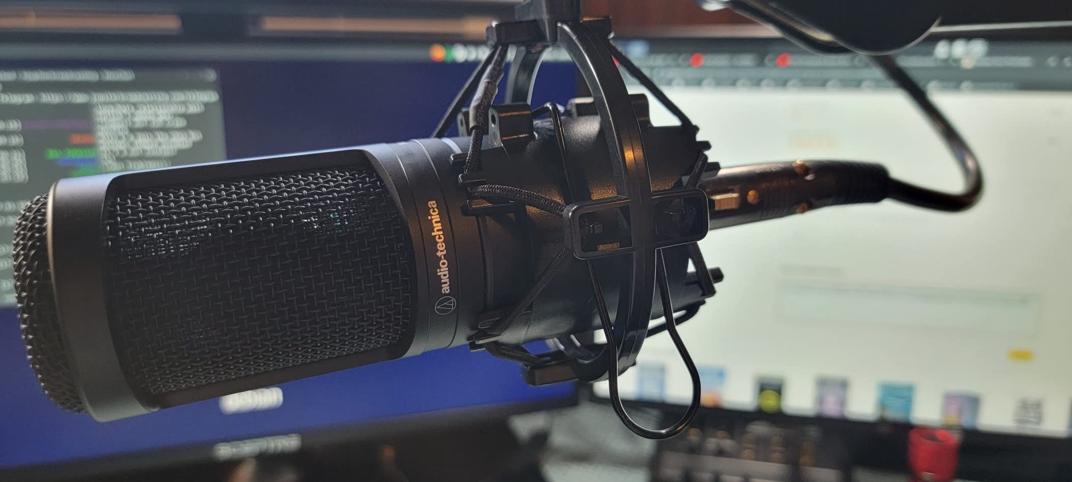 YOUSHARES AT2020 Shock Mount, Microphone Shock Mount Reduces Vibration Noise for Audio Technica AT2020 AT2035 ATR2500 Condenser Mic customer photo 2