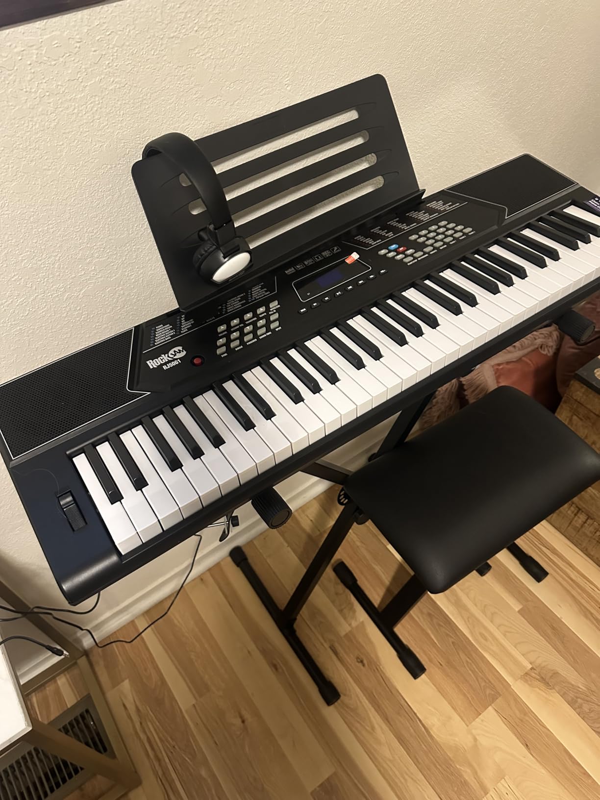 RockJam RJ5061 61 Key Keyboard Piano Kit with Stand, Bench & Headphones | Beginner electric keyboard piano set with pitch bend, LED panel, Simply Piano lessons and note stickers, all included customer photo 2