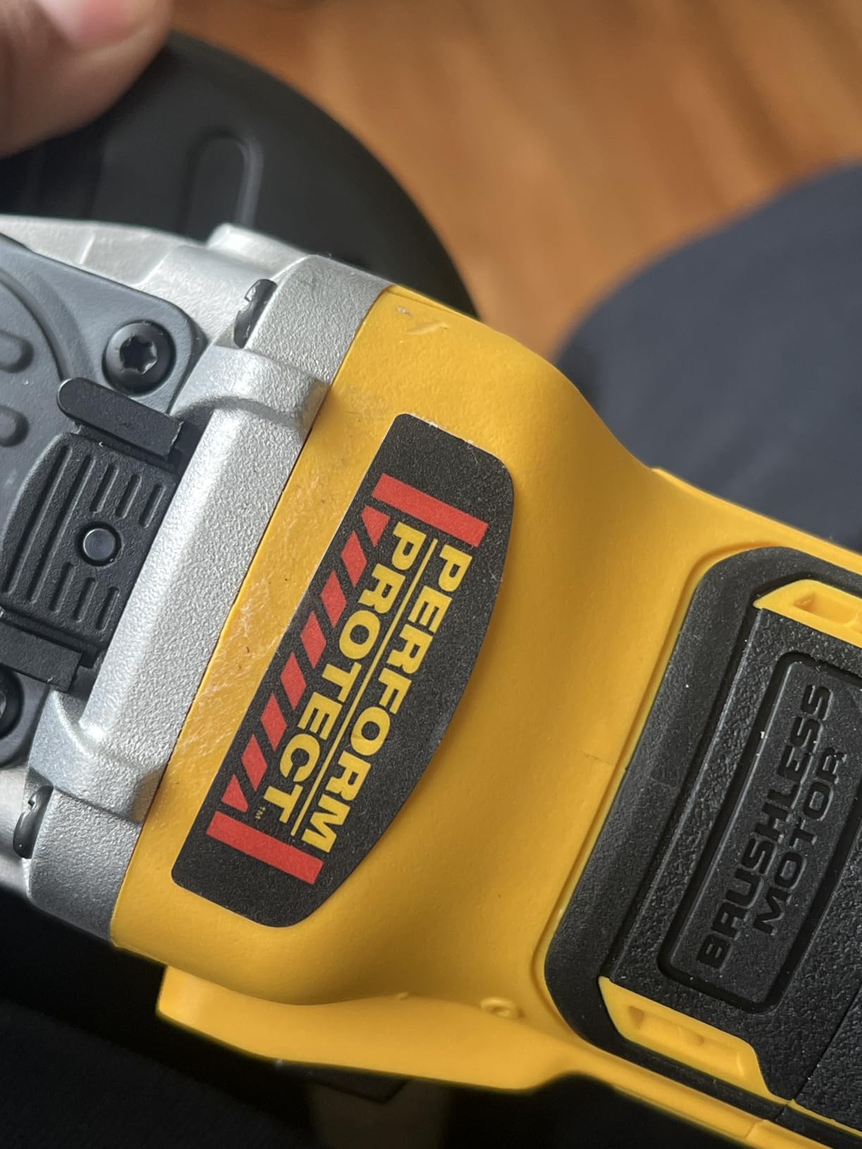 DEWALT 20V MAX* XR Angle Grinder with Kickback Brake, Slide Switch, 4-1/2-Inch, Tool Only (DCG405B) customer photo 1
