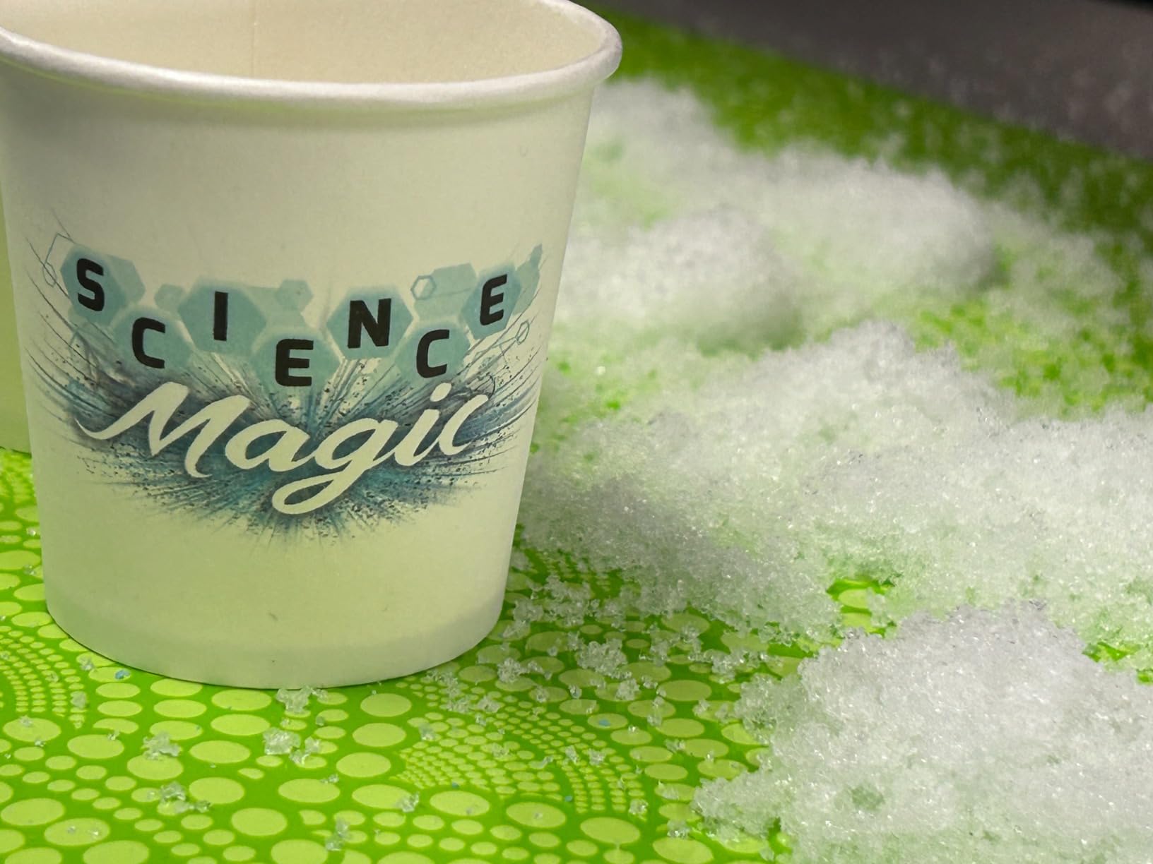 National Geographic Magic Chemistry Set with 10 Tricks for Kids Ages 8-12 customer photo 2