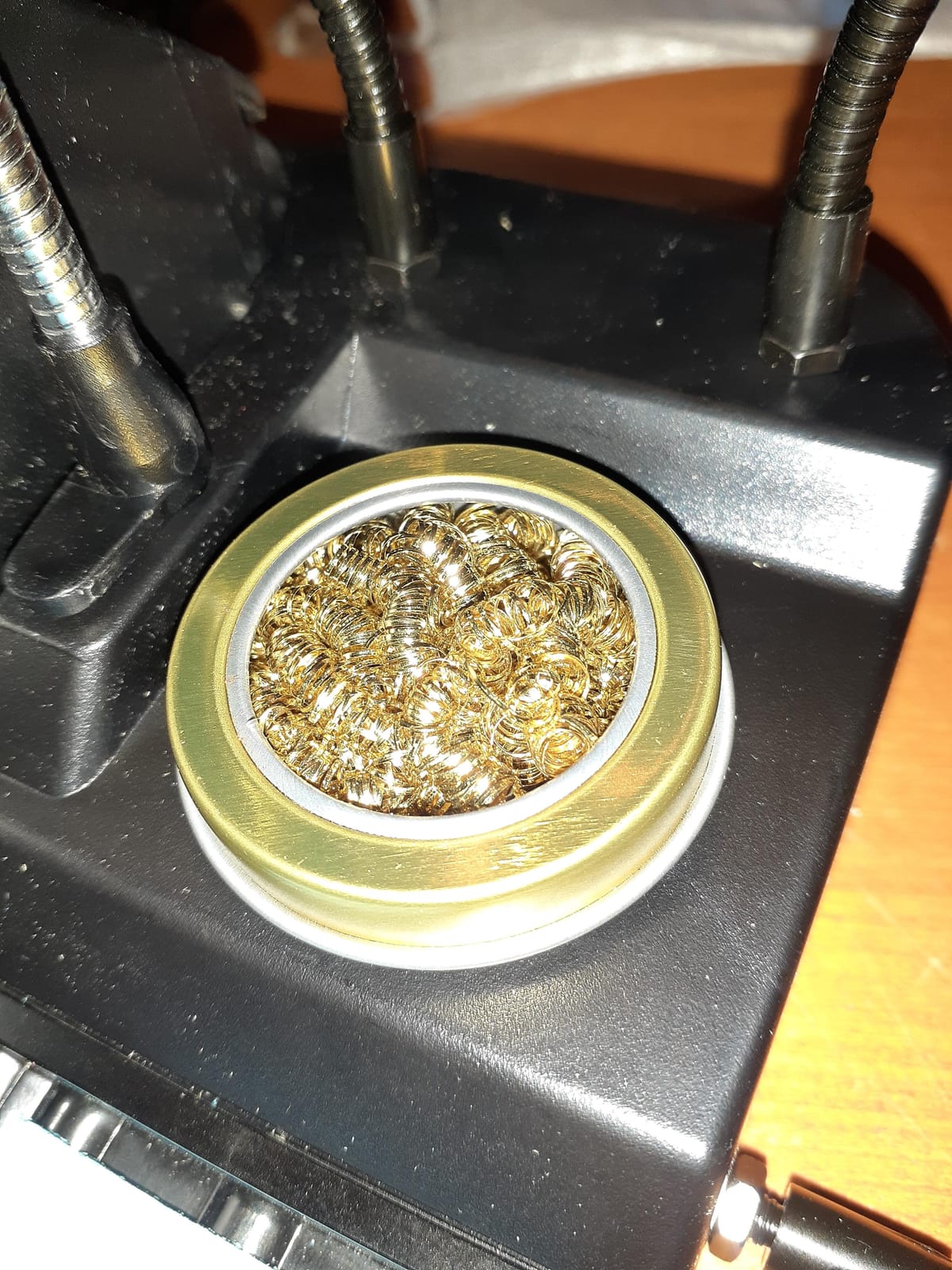 X-Tronic 3060-PRO Soldering Iron Station Kit 75W with 5 Extra Tips, Mini Mag Lamp, 4 Helping Hands, Solder Sucker, Tweezers, 50g Solder, Brass Sponge w/Flux, Sleep Func, °C/°F, 3 Temp Presets! customer photo 1