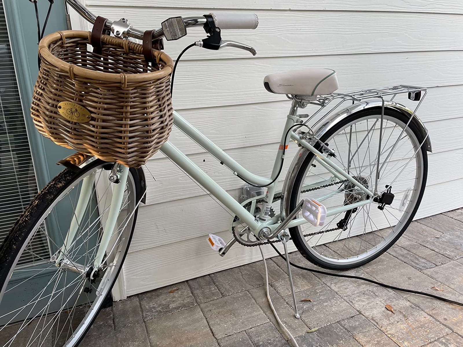 Schwinn Wayfarer Hybrid Bike, 700c Mens and Womens Bike, 7-Speed Hybrid Bicycle, Retro Steel Frame, Front and Rear Linear Pull Brakes, Fenders, Cargo Space, Adult Bicycle customer photo 2