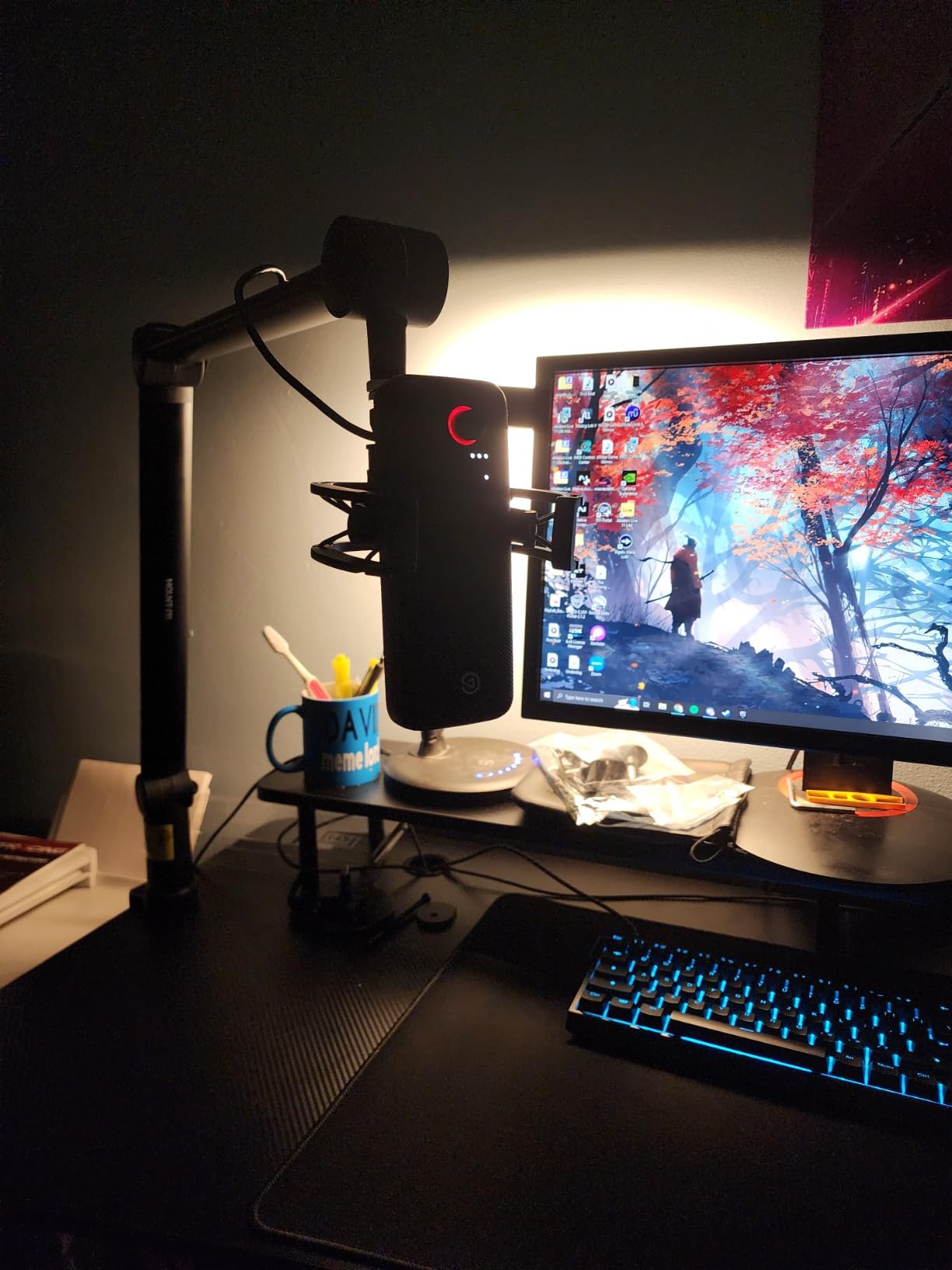 Elgato Shock Mount for Wave Microphones | Reinforced elastic suspension, Solid steel chassis, Native 5/8-inch thread, Includes 3/8 and 1/4-inch adapters customer photo 2