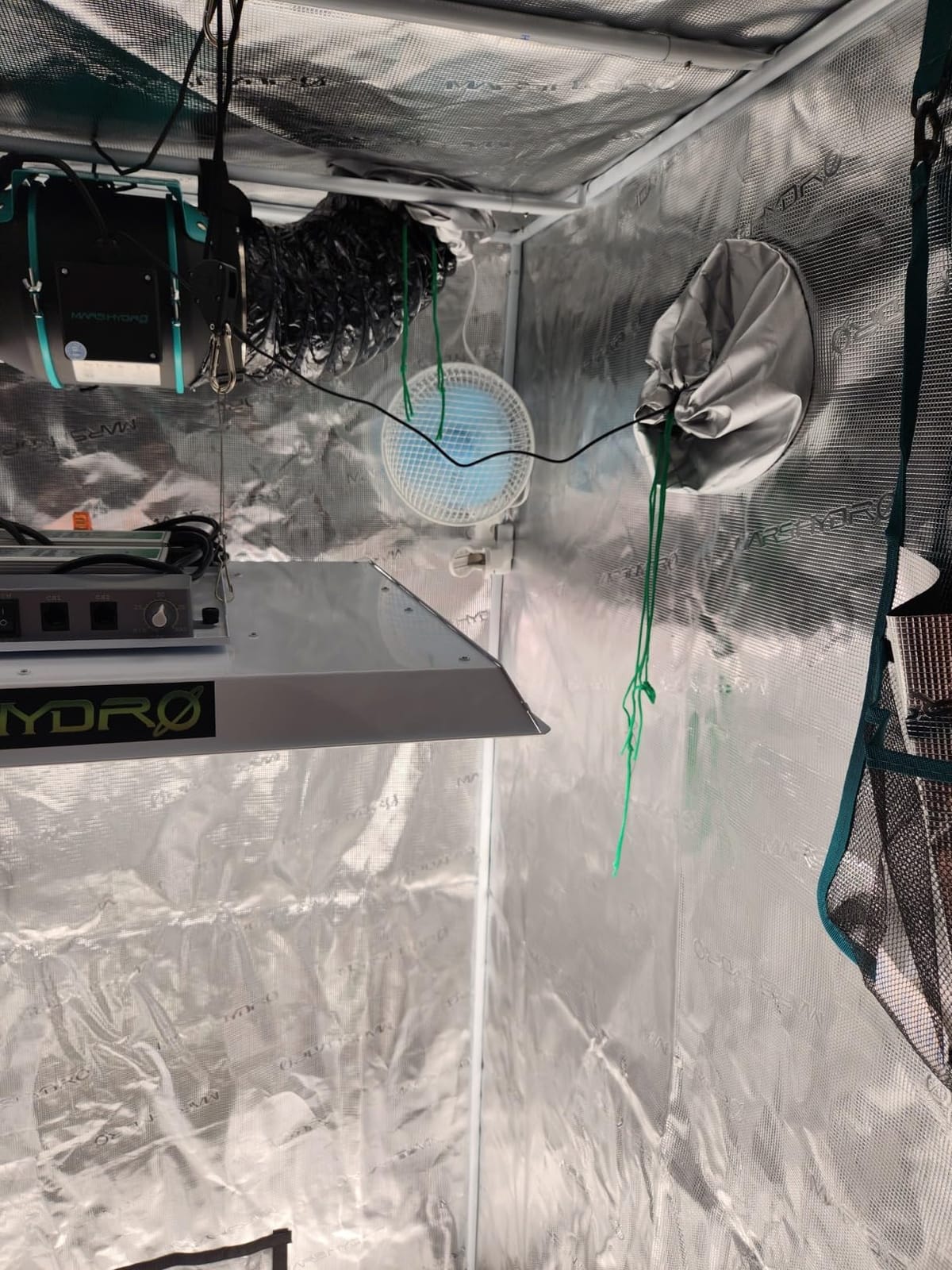 MARS HYDRO 4x4 Smart Grow Tent Kit with TSW2000 with iControl Controller customer photo 2