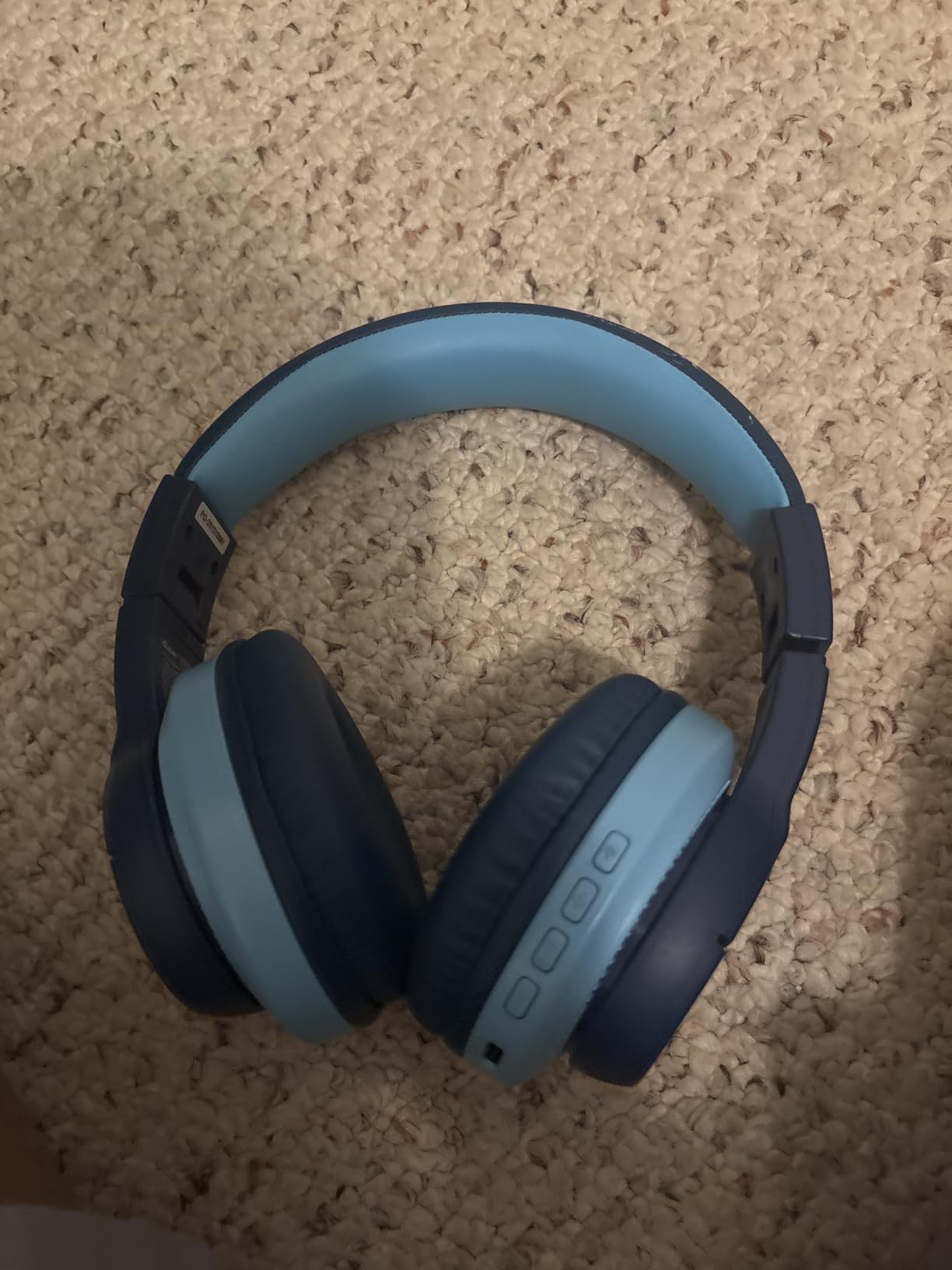 iClever BTH12 Kids Bluetooth Headphones 85H Playtime with LED Lights Travel customer photo 2