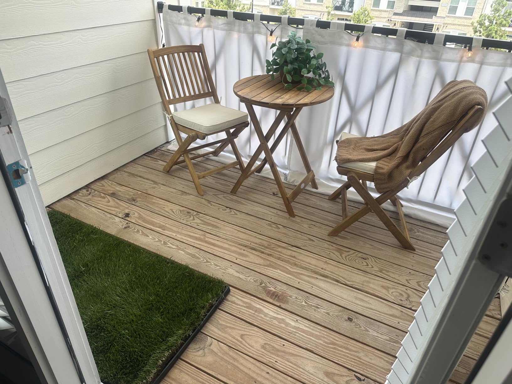 GIANTEX 3 Pieces Acacia Wood Bistro Set, Outdoor Folding Table & Chairs customer photo 2