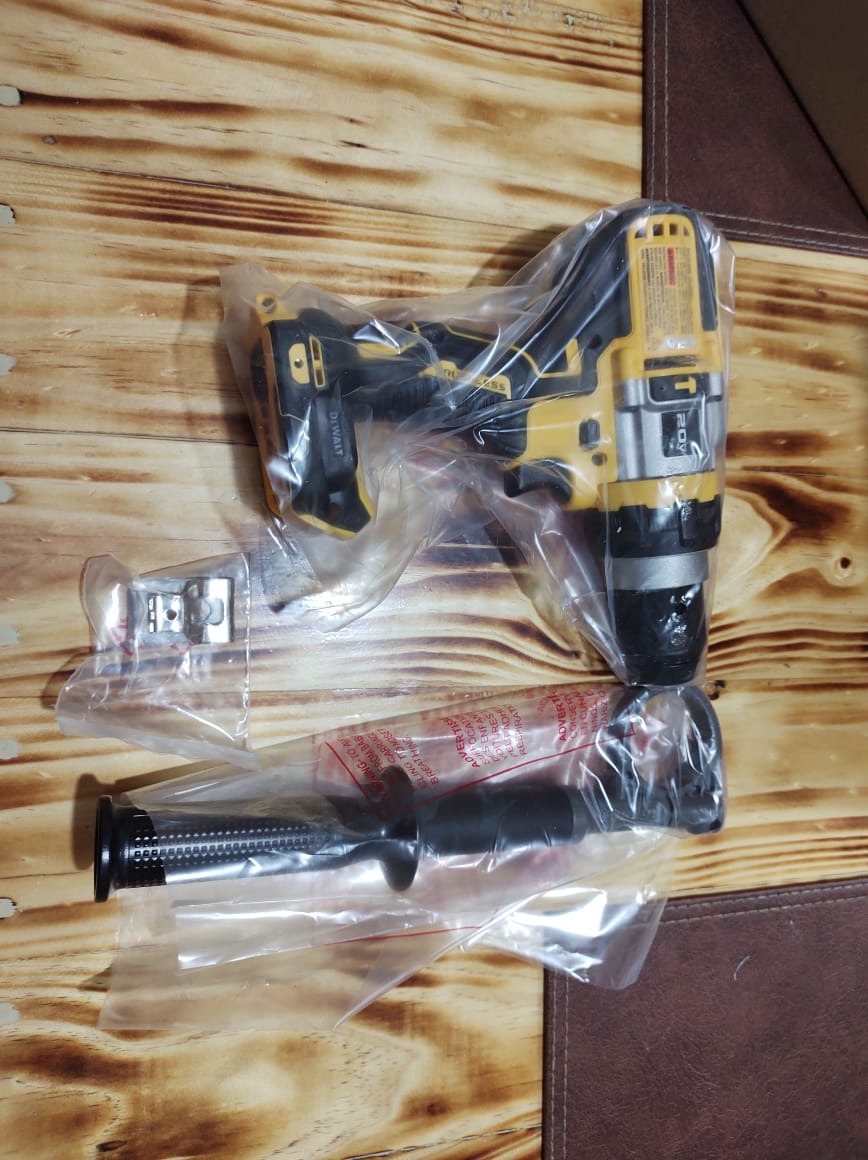 DEWALT FLEXVOLT ADVANTAGE 20V MAX Hammer Drill, Cordless, 1/2-Inch, Tool Only (DCD999B) customer photo 2