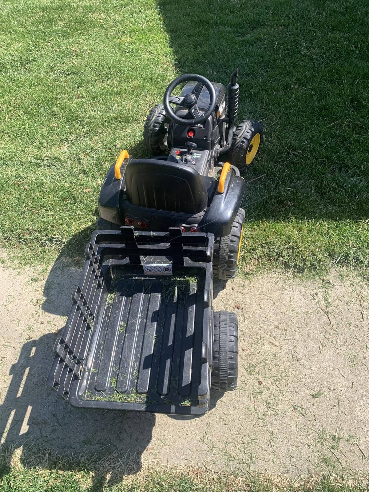 TOBBI 12V Kids Electric Tractor with Trailer, Toddlers Ride On Car to Drive customer photo 2
