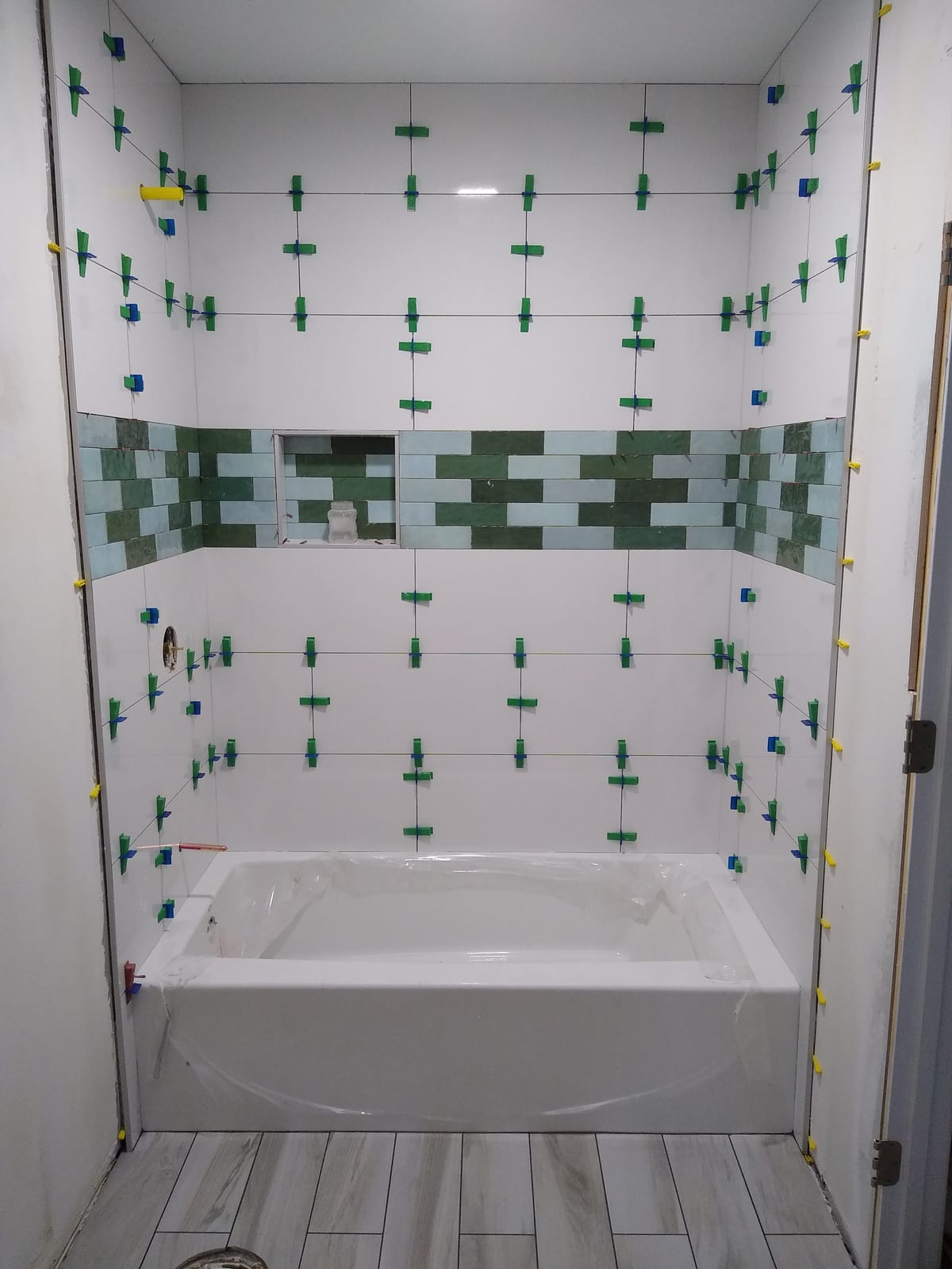 Tile Leveling System 1/16