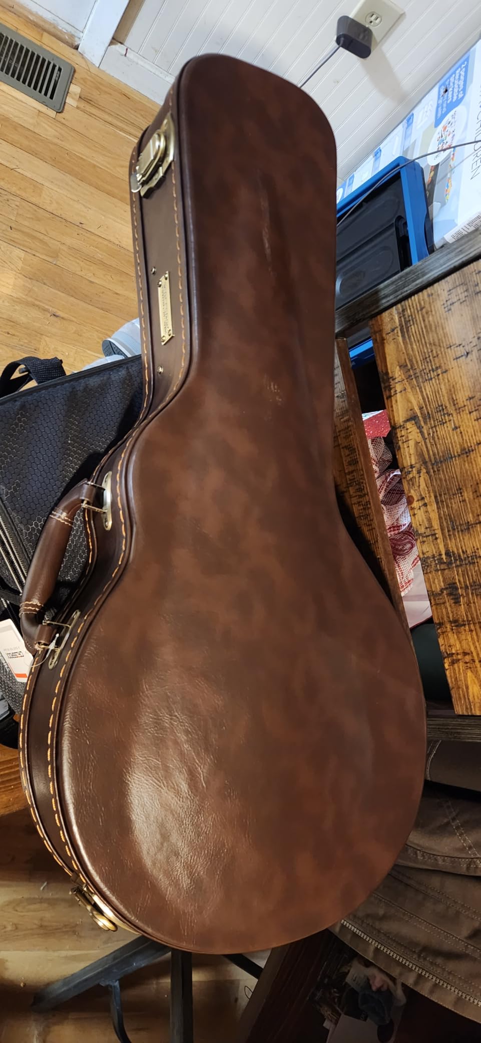 Crossrock Hard Shell Case for A-Style Mandolin in Vintage Brown(CRW620MABR) customer photo 1
