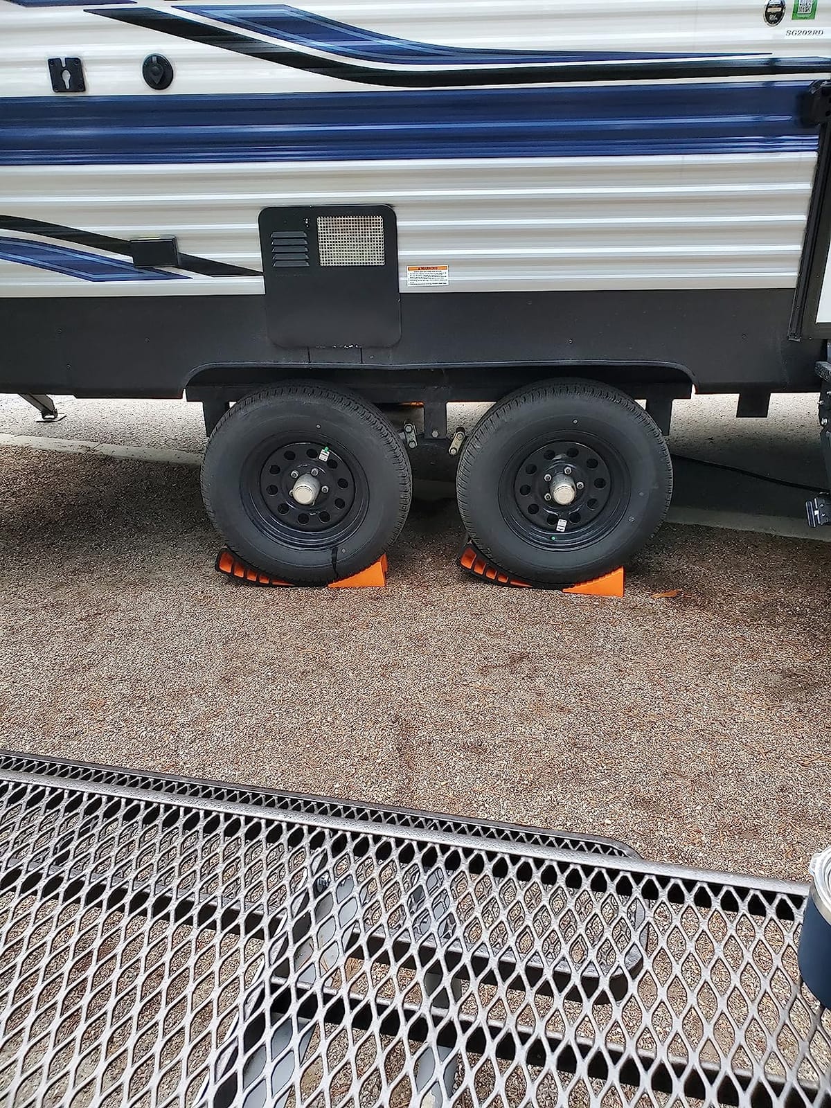 CARMTEK Camper Leveler Premium Kit - Curved RV Levelers with Camper Wheel Chocks, Rubber Mats and Carry Bag | Faster Camper Leveling Than RV Leveling Blocks customer photo 1