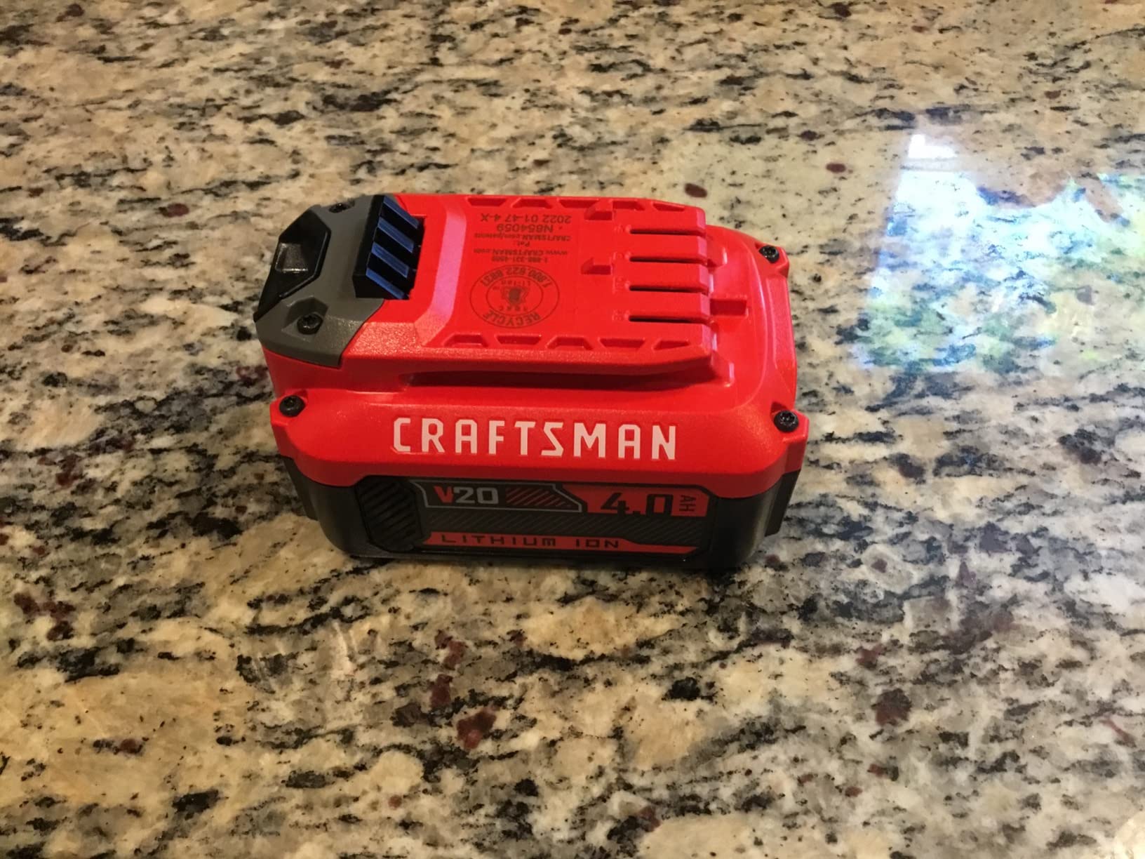 CRAFTSMAN V20 4 In. Cordless Handheld Grass Trimmer and 8 In. Mini Hedge Trimmer, Battery and Charger Included, Rechargeable 2 in 1 Grass Shear and Bush Trimmer (CMCSS800C1) customer photo 2