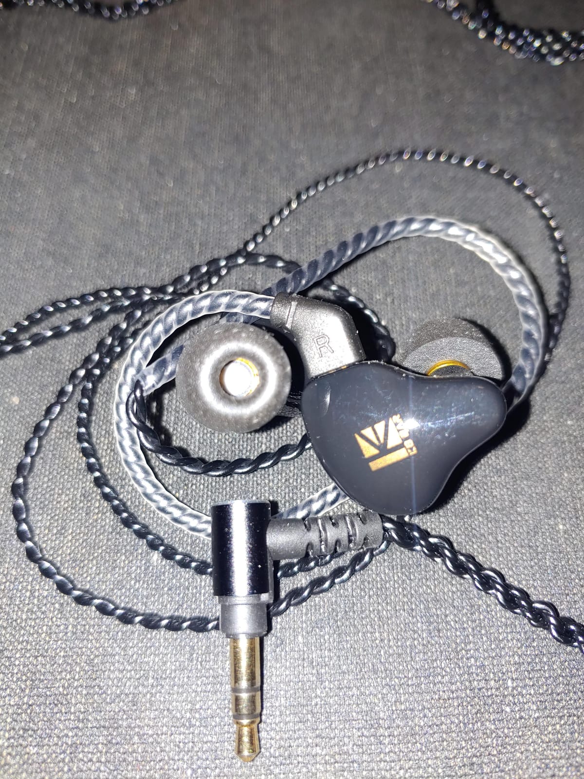 KBEAR KS1 Earphones in Ear Monitor Super Bass Wired Earbuds, Crystal Clear Sound IEM Headphones, High Resolution Noise Canceling Ear Monitors Headphone for Singers Musician Audifonos Auriculares customer photo 1