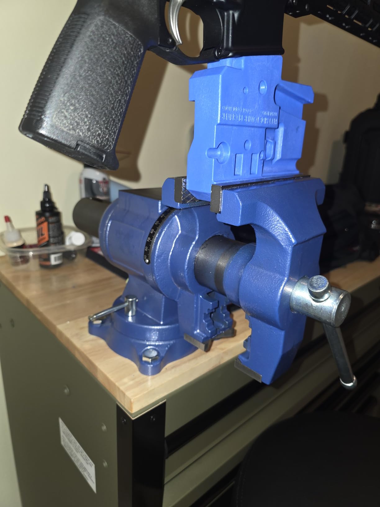 5-Inch Heavy Duty Bench Vise Ductile Iron Bench Vise 360° Multi-Purpose Bench Vice with Anvil, Clamp force 4000KG, Blue customer photo 2