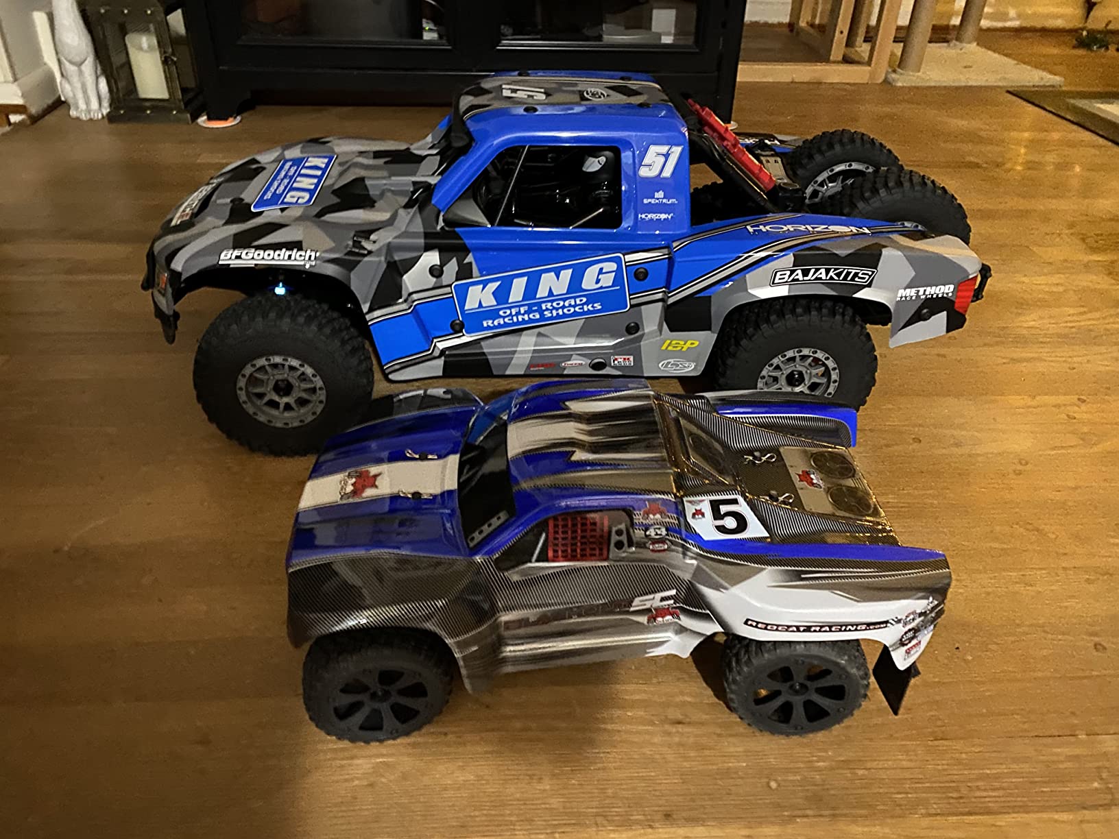 Losi RC Truck 1/6 Super Baja Rey 2.0 4WD Brushless Desert Truck RTR (Battery and Charger Not Included), King Shocks, LOS05021T2, Blue customer photo 1