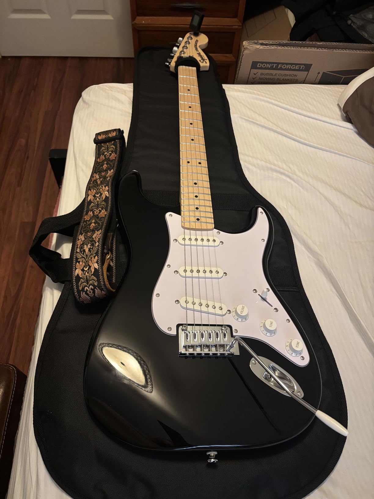 Squier Affinity Series Stratocaster Electric Guitar, with 2-Year Warranty, 3-Color Sunburst, Laurel Fingerboard customer photo 2