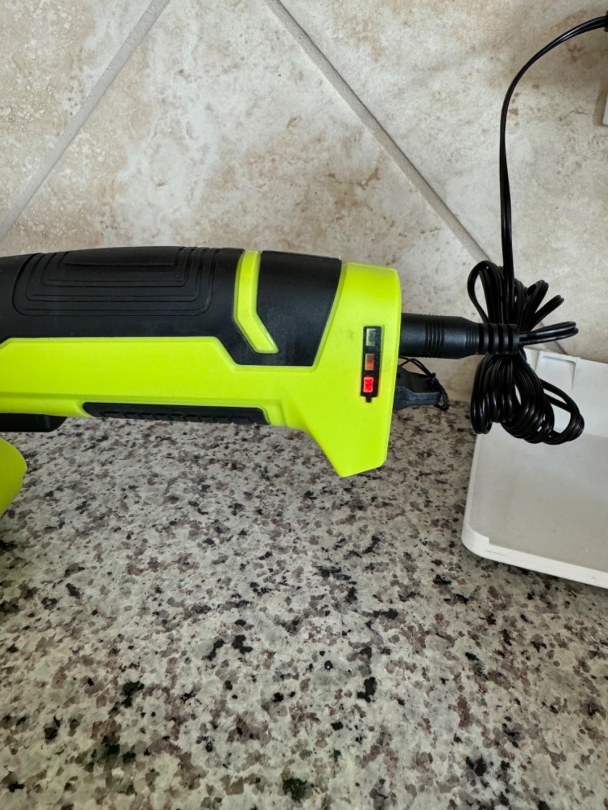 SnapFresh Cordless Grass Shear Bush Trimmer, 2 in 1 Handheld Hedge Trimmer, 7.2V Electric Grass Trimmers, Lightweight Shrubbery Trimmers Battery & Charger Included, Shrub Trimmer for Garden(Green) customer photo 1