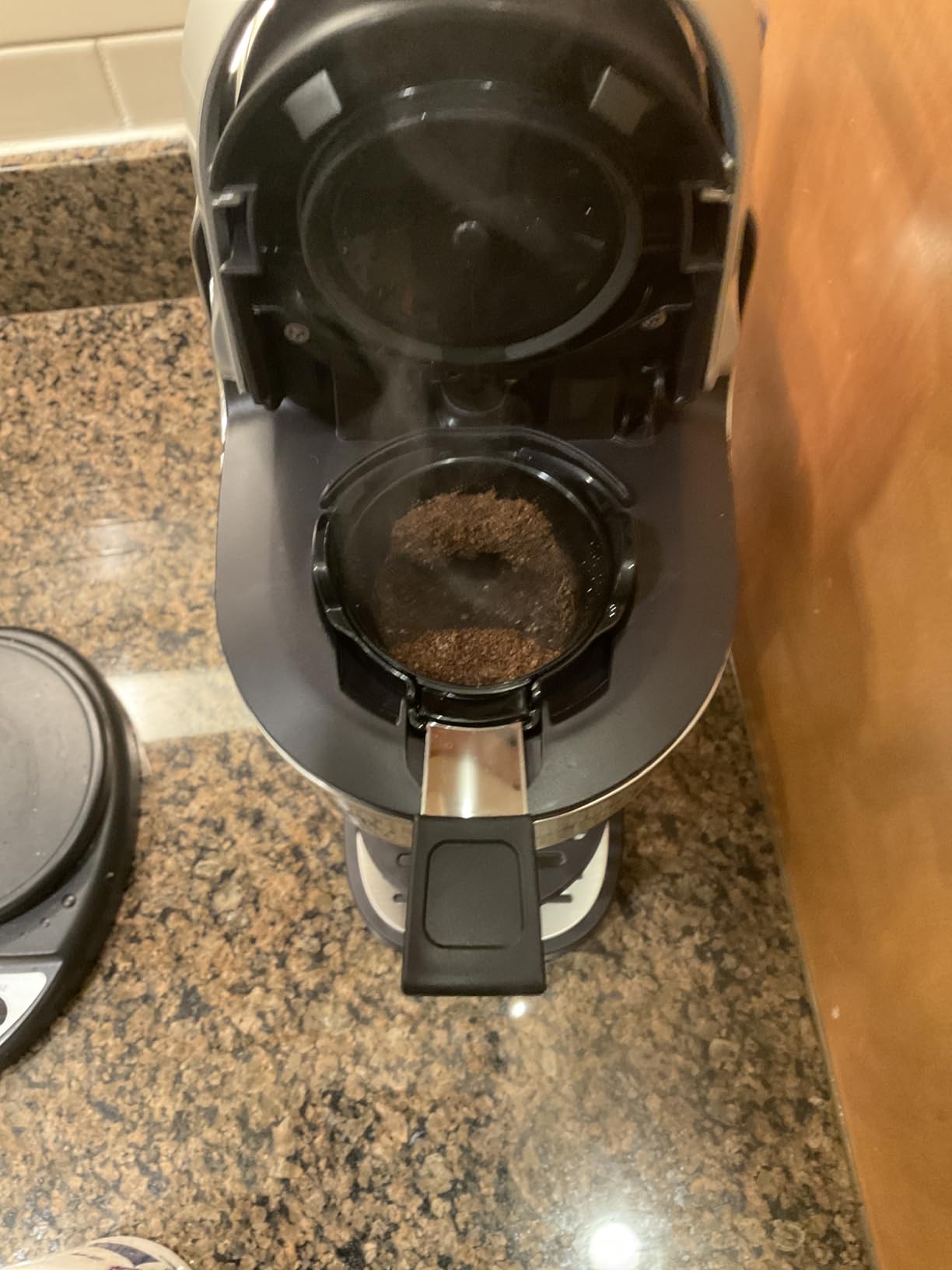 Hamilton Beach The Scoop Single Serve Coffee Maker & Fast Grounds Brewer for 8-14oz. Cups, Brews in Minutes, 40oz. Removable Reservoir, Stainless Steel (49987) customer photo 2
