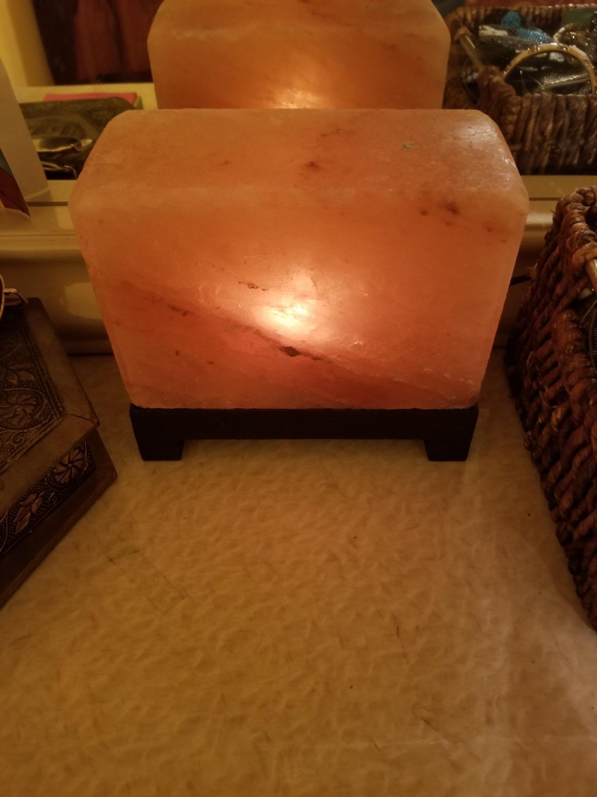 d'aplomb Natural Himalayan Salt Lamp Hand-Carved Modern Rectangle White customer photo 1