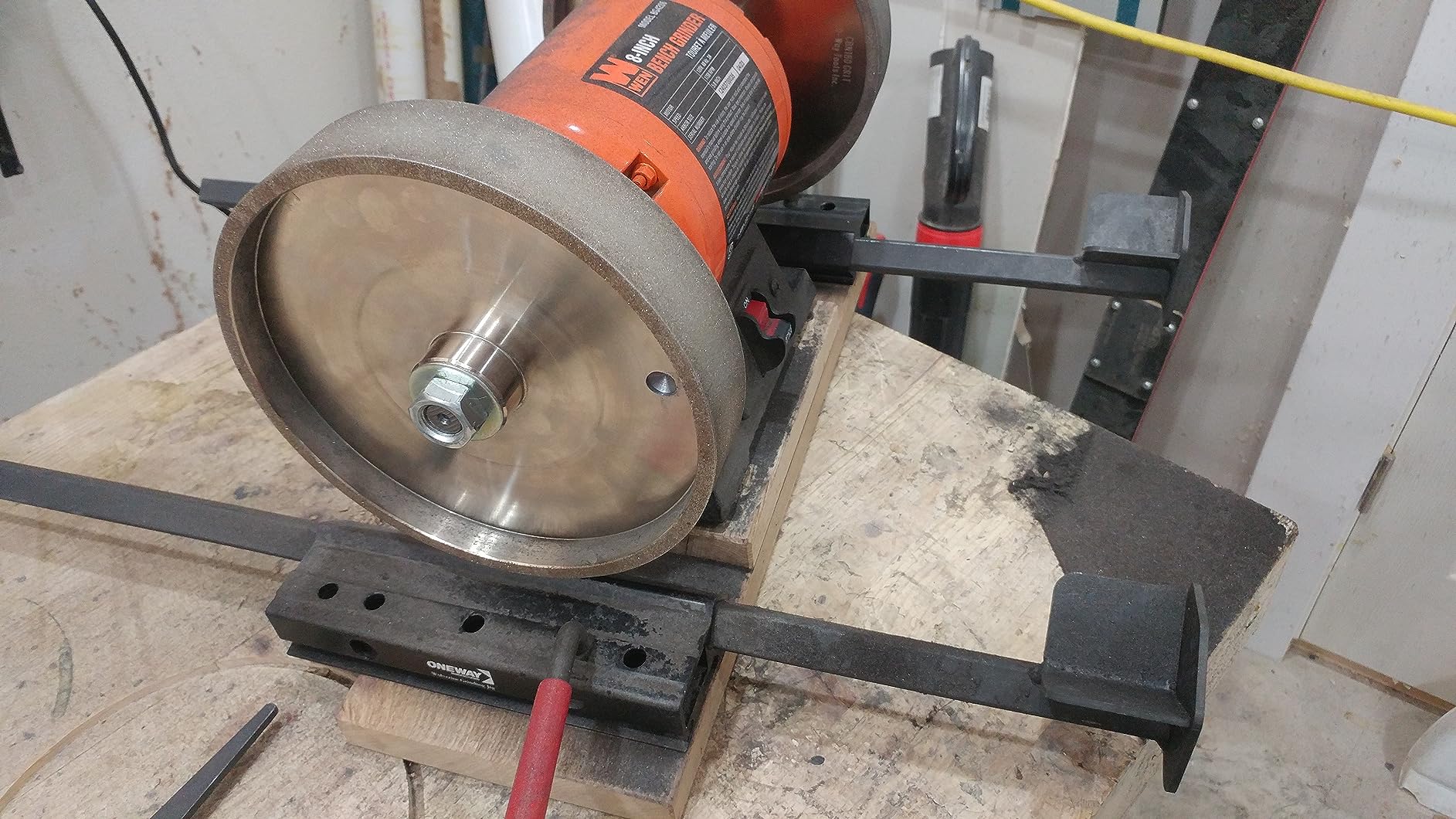 WEN BG4286 3-Amp 8-Inch Slow Speed Bench Grinder, Orange,black customer photo 1