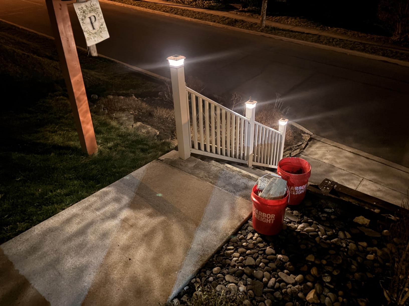 SIEDiNLAR Solar Post Cap Lights Outdoor 2 Modes, 4 Pack, White, Warm/White, Fits 4x4, 5x5 & 6x6 Vinyl/Wood Posts customer photo 2