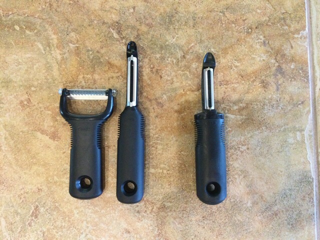 OXO Good Grips 2-Piece Vegetable Peeler Set - Swivel & Julienne customer photo 1