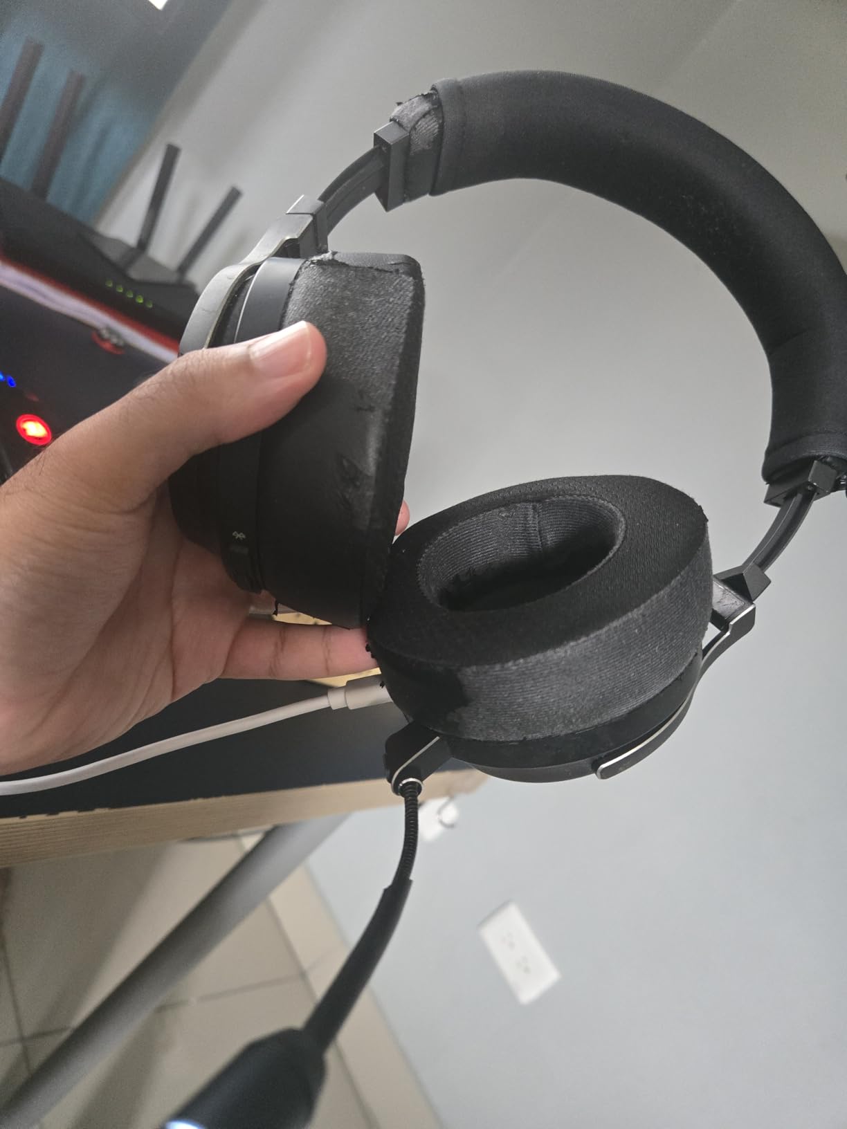 Corsair Virtuoso RGB Wireless XT Bluetooth PC, PS5, Switch Gaming Headset customer photo 1