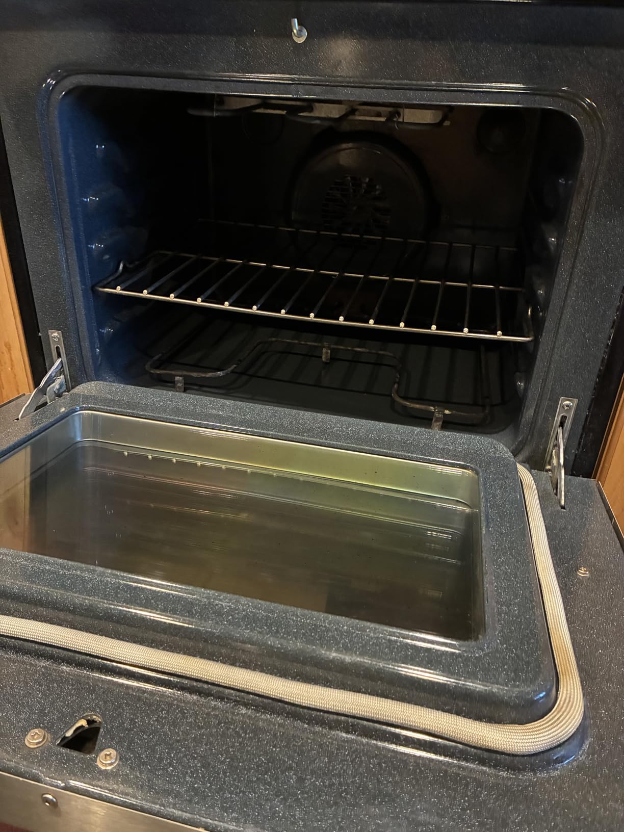Easy-Off Fume Free PRO size Oven Cleaner Foam, Removes Grease & Burned-On Food, For Ovens, Air Fryers & More 24oz customer photo 2