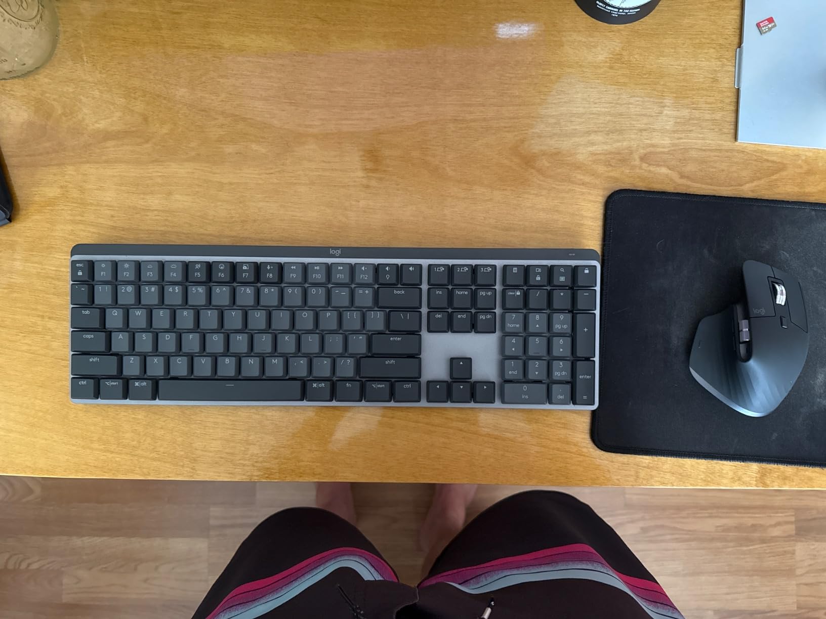 Logitech MX Mechanical Wireless Illuminated Keyboard Tactile - Graphite customer photo 2