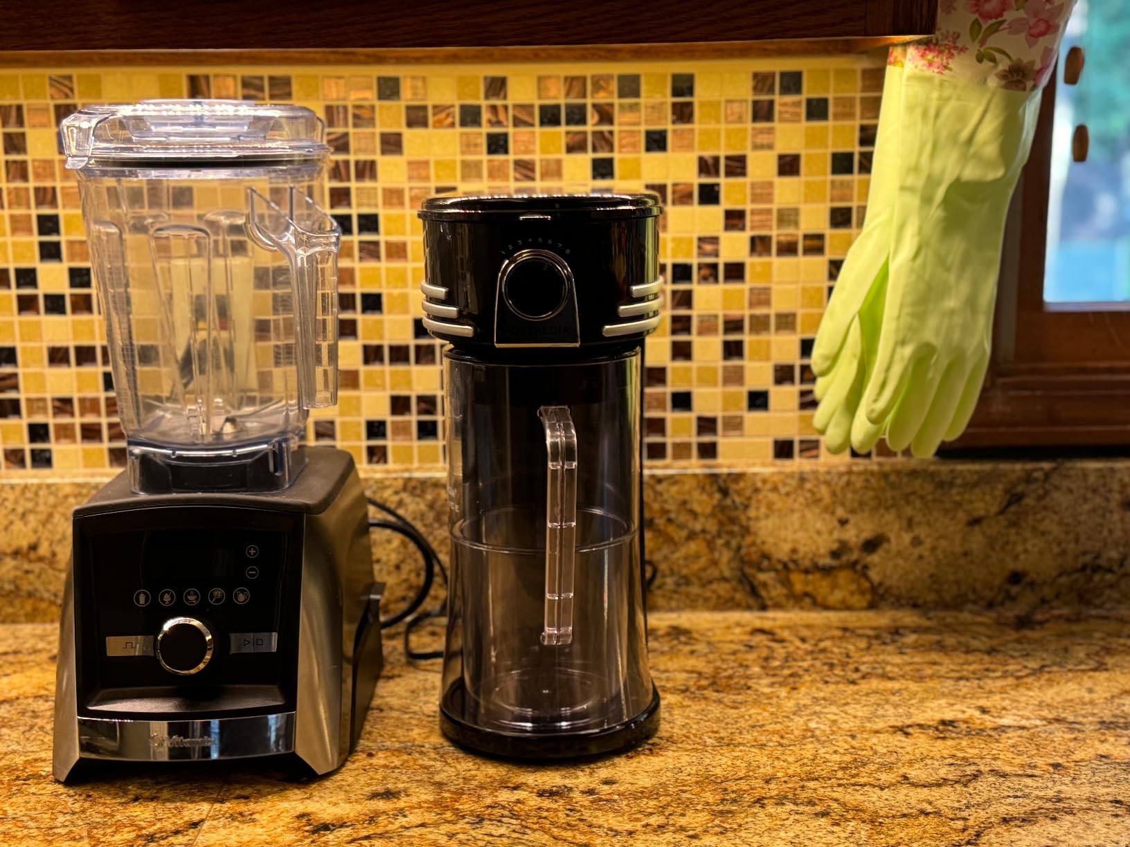 Nostalgia 3-Quart Iced Tea & Coffee Brewing System With Double-Insulated Pitcher, Strength Selector & Infuser Chamber, Also Perfect For Lattes, Lemonade, Flavored Water, Black customer photo 2