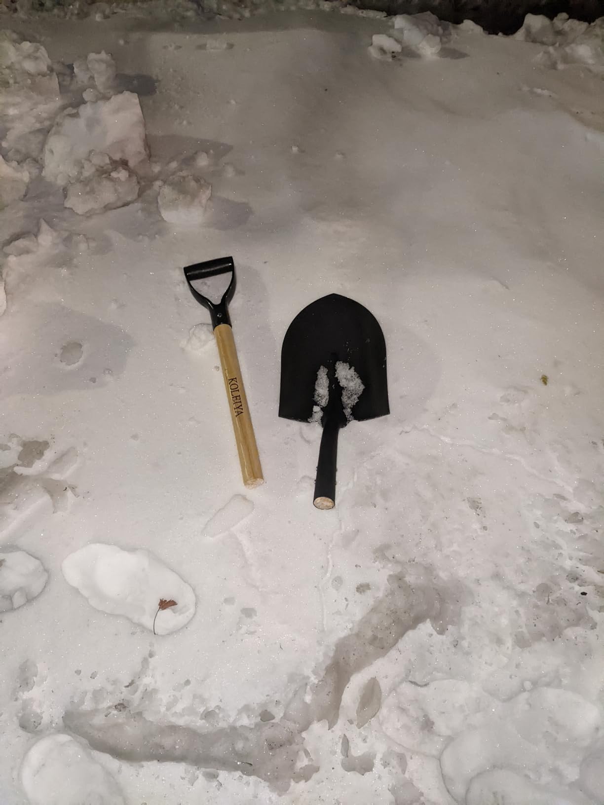 KOLEIYA 41 Inch Round Point Shovel for Digging,Heavy Duty Garden Shovel with D-Handle,Wooden Handle,Ideal for Gardening,Landscaping,Beach,and Snow Removal customer photo 2