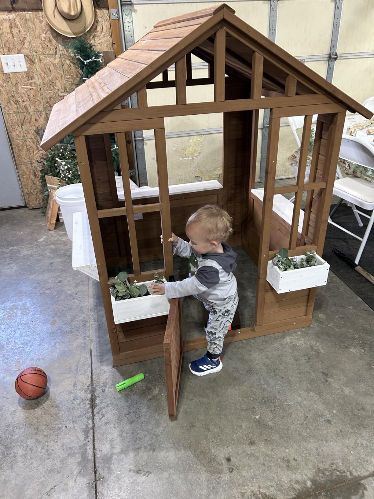Outsunny Outdoor Playhouse Wooden Kids Playhouse with Working Door Brown customer photo 2