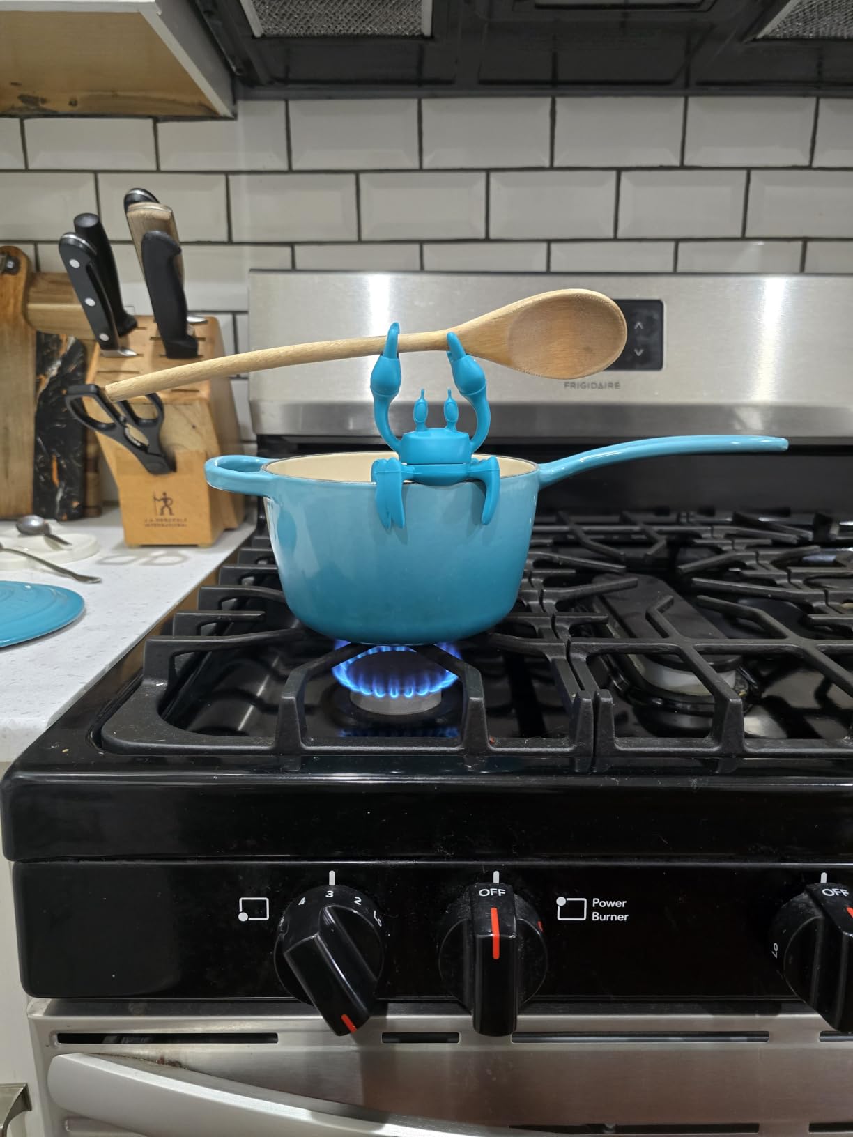 OTOTO Aqua the Crab Silicone Utensil Rest - Silicone Spoon Rest for Stove Top - BPA-Free, Heat-Resistant Kitchen and Grill Utensil Holder - Non-Slip Spoon Holder Stove Organizer and Steam Releaser customer photo 1