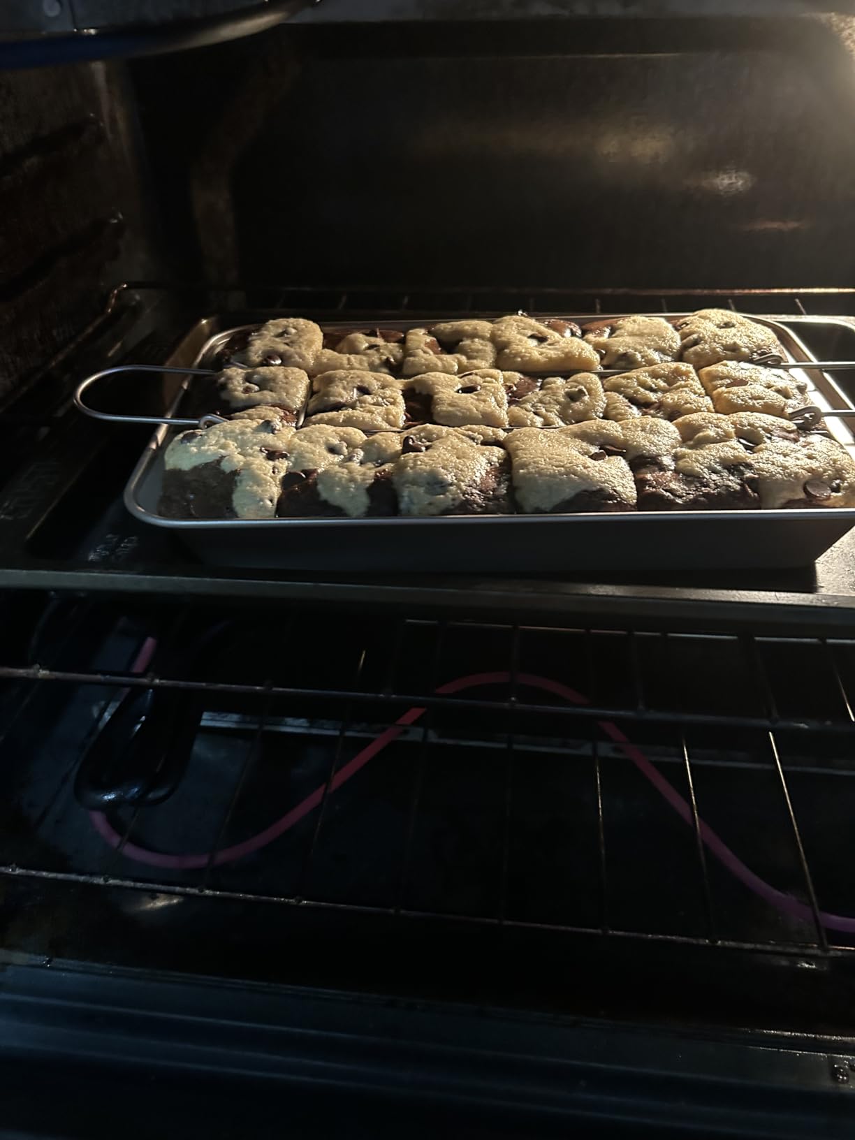 Good Dee's Brownie Pan with Dividers, Non Stick Baking Pan Sets, Carbon Steel Bakeware Tray with Grips for Oven Baking, 18 Pre-Cut Square Molds for Brownies (12'' X 8'' X 2'') customer photo 2