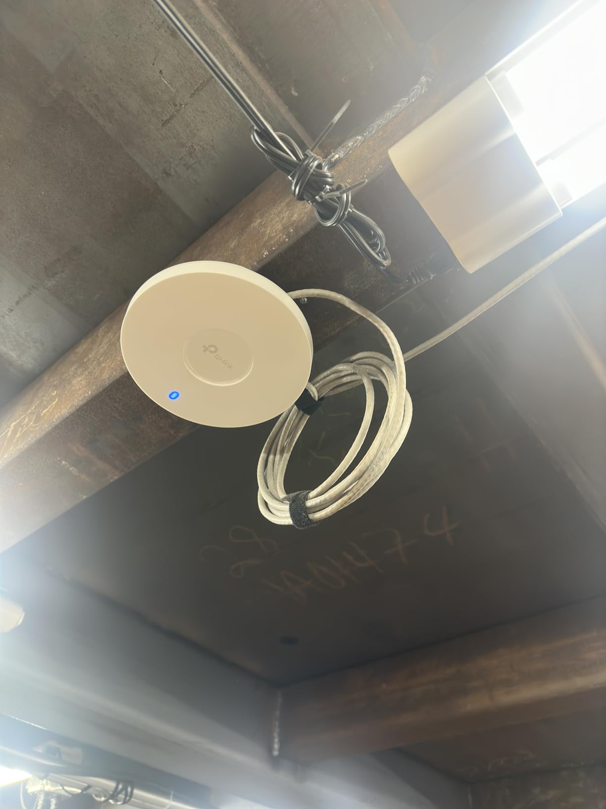 Omada EAP610 Business WiFi 6 AX1800 Dual Band Wireless Gigabit Access Point | Support Mesh, OFDMA, Seamless Roaming & MU-MIMO, SDN Integrated, Cloud Access & Omada App, PoE+ Powered, White customer photo 2