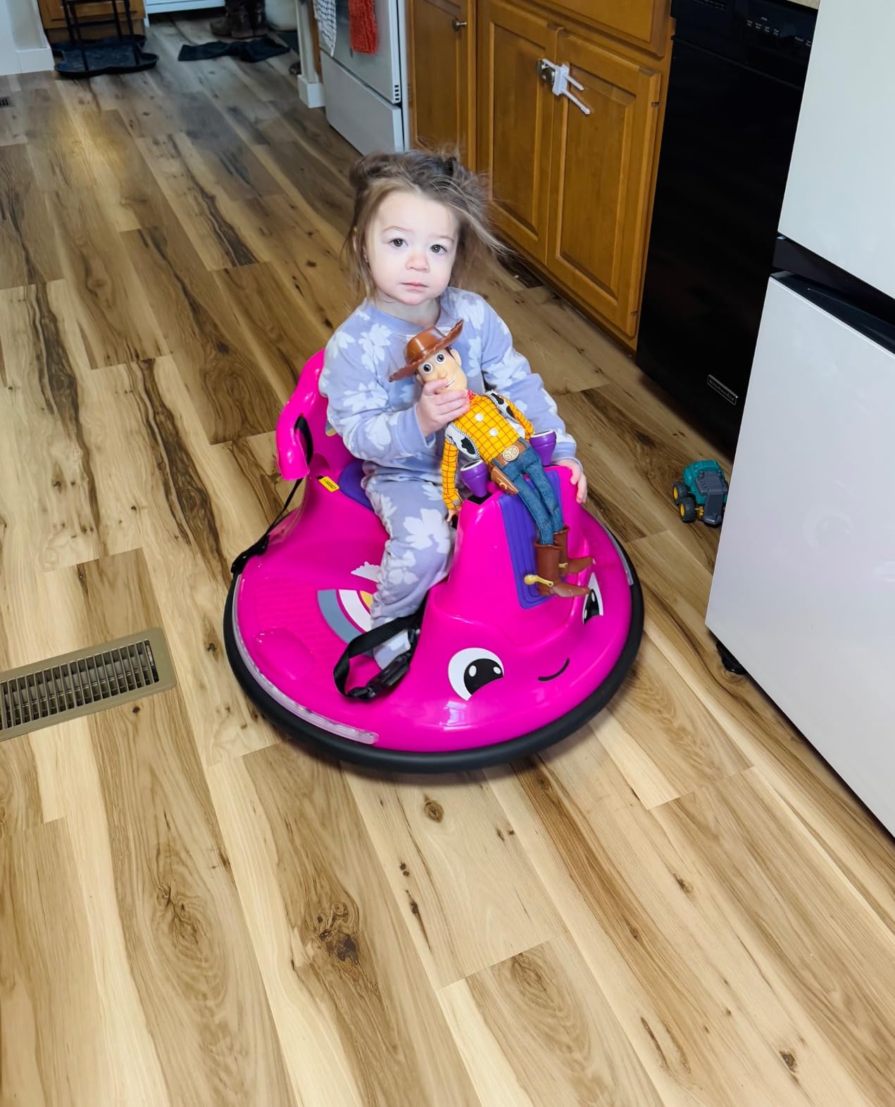 TOBBI 12V Battery Powered Kids Electric Bumper Car Control-Meg customer photo 1