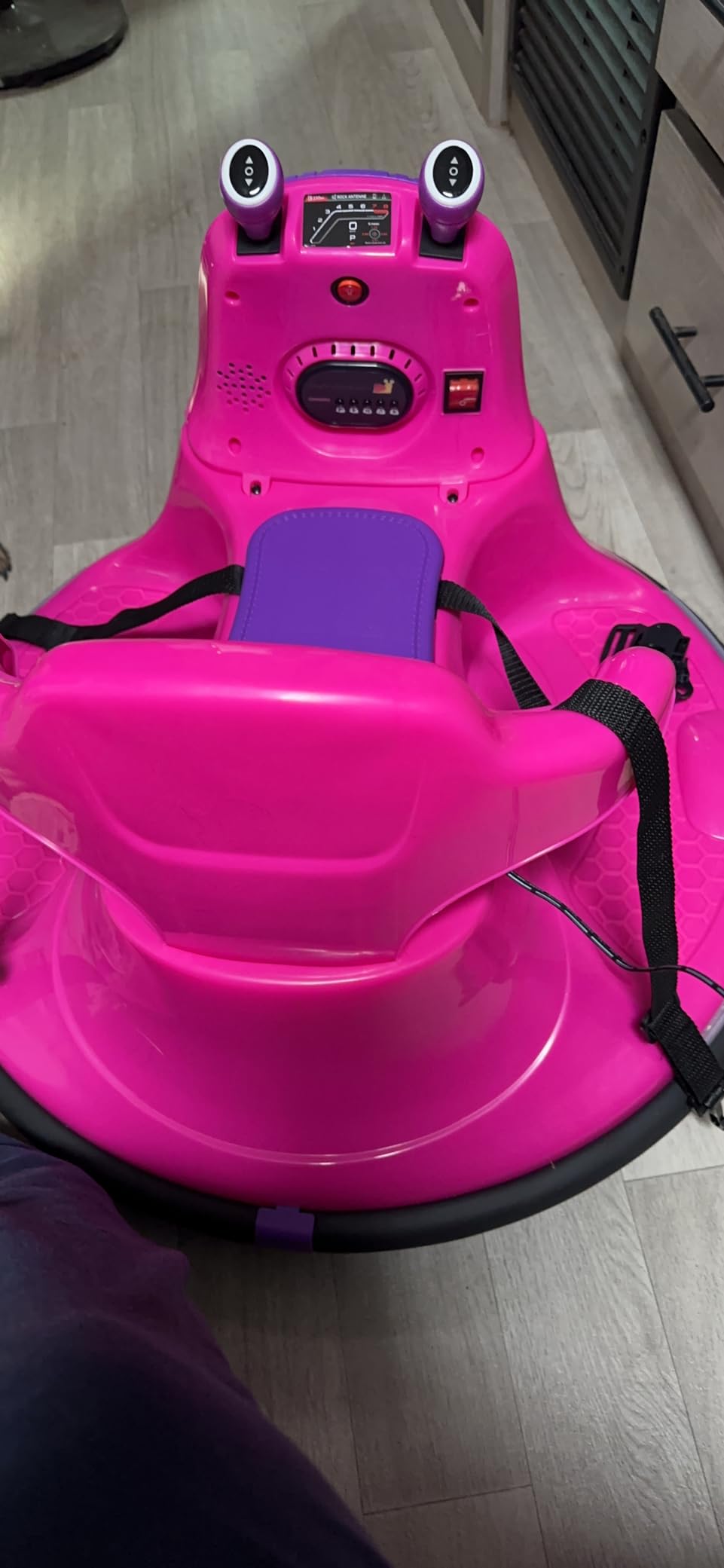 TOBBI 12V Battery Powered Kids Electric Bumper Car Control-Meg customer photo 2