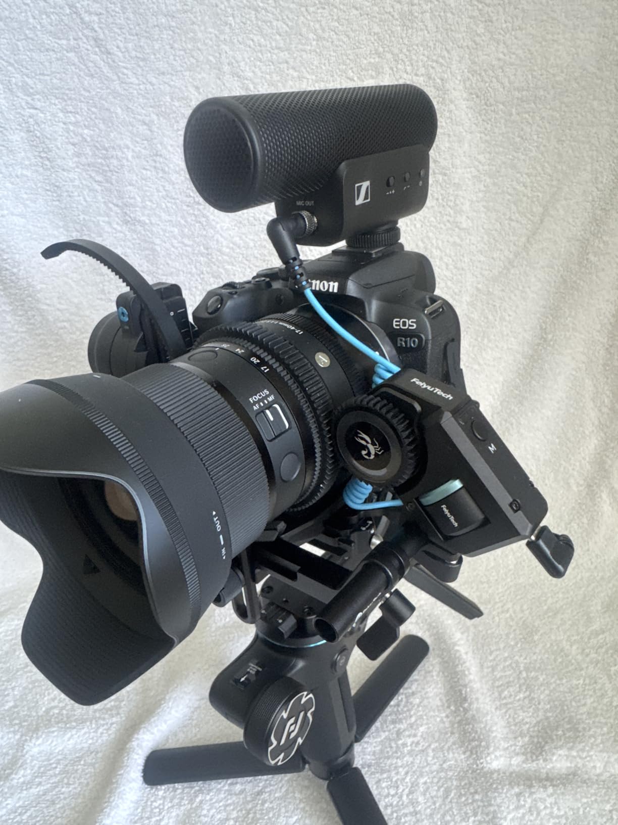 Canon EOS R10 Mirrorless Camera Lens Kit | RF-S 18-45mm customer photo 1