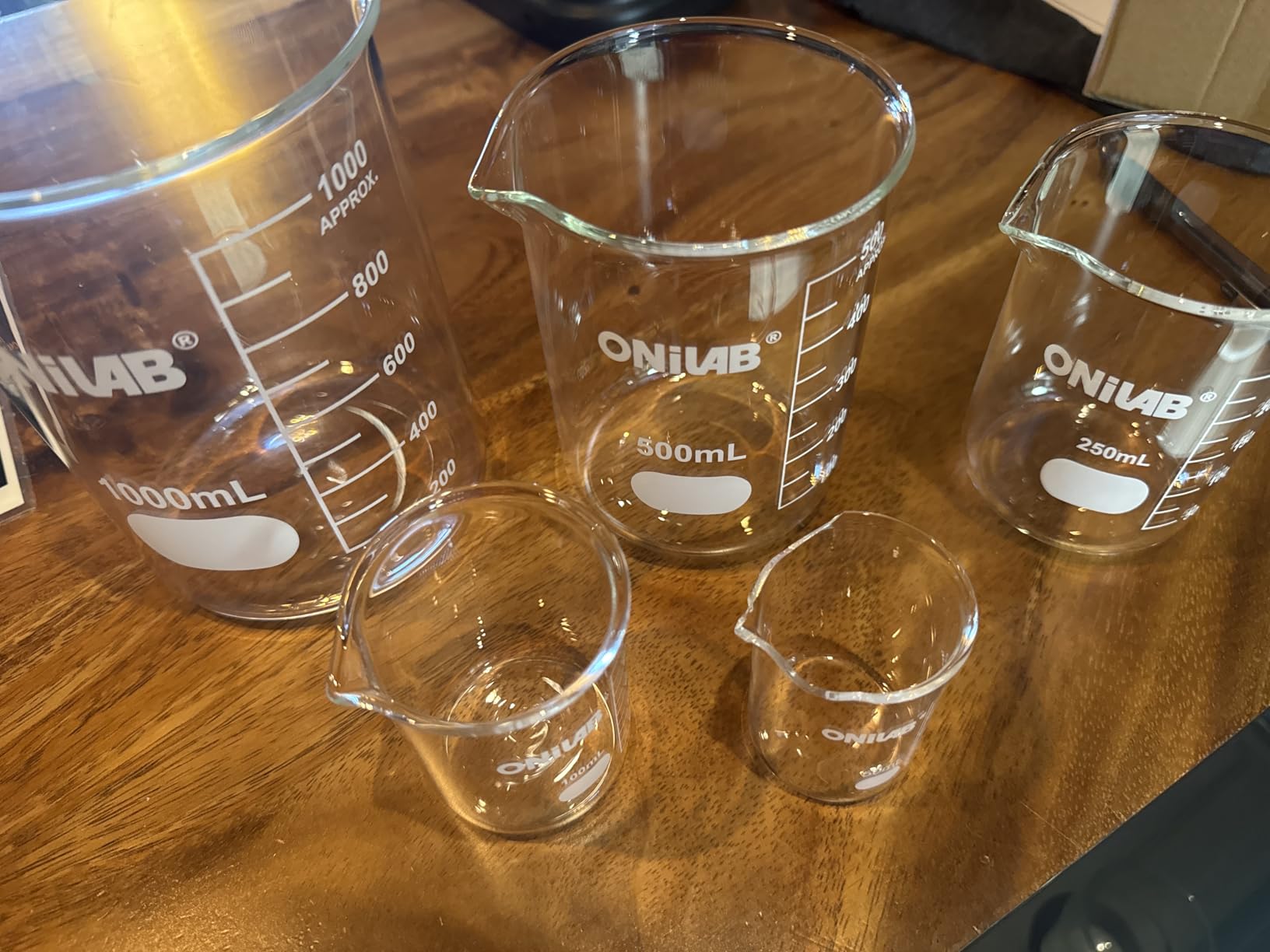 ONiLAB Glass Measuring Beaker Set 50ml 100ml 250ml 500ml 1000ml(Pack of 5) customer photo 2