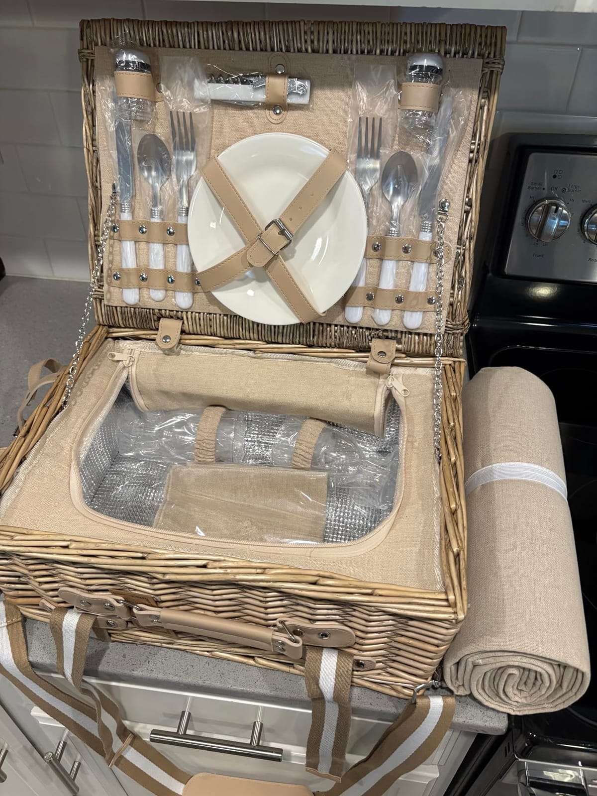 19Pcs Picnic Basket for 2 with Insulated Liner and Waterproof Picnic Blanket Wine Pouch, Large Wicker Picnic Hamper for Camping,Outdoor,Valentine Christmas for Couples customer photo 1