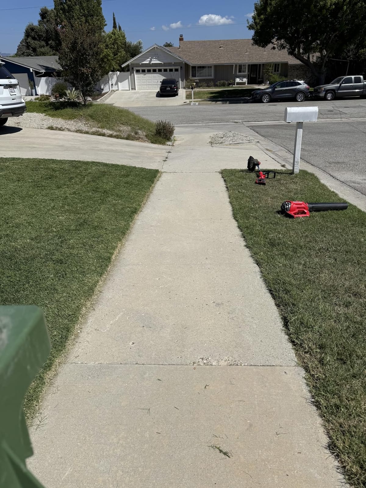 BARAYSTUS Wheel Rotary Edger Lawn Tool, Grass Edge Trimmer, Sidewalk Manual Lawn Edger, Strong 3 Sections Stainless Steel Handle with Cushion Grip, 58.3-Inch customer photo 1
