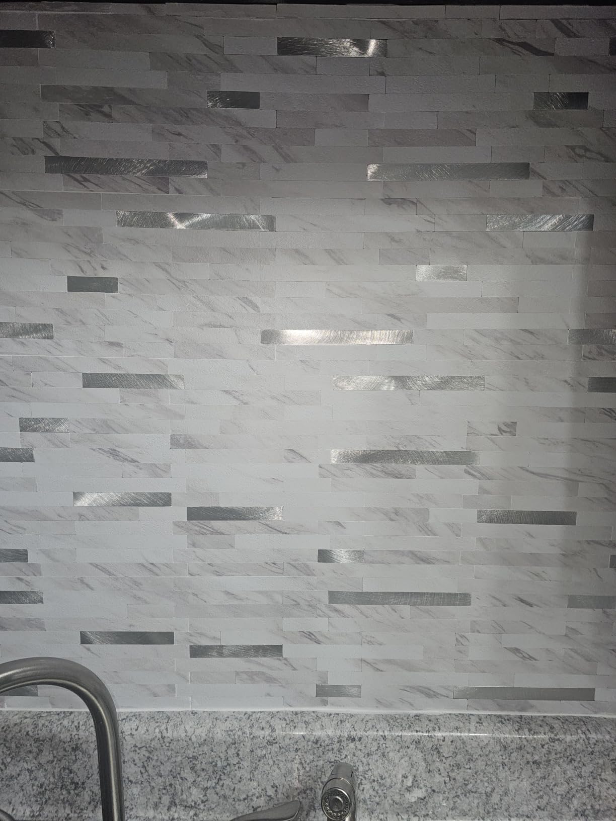 AULIGET 20 Sheets Faux Stone Peel and Stick Backsplash, White Marble Look PVC Wall Tiles Stick on Backsplash for Kitchen customer photo 1