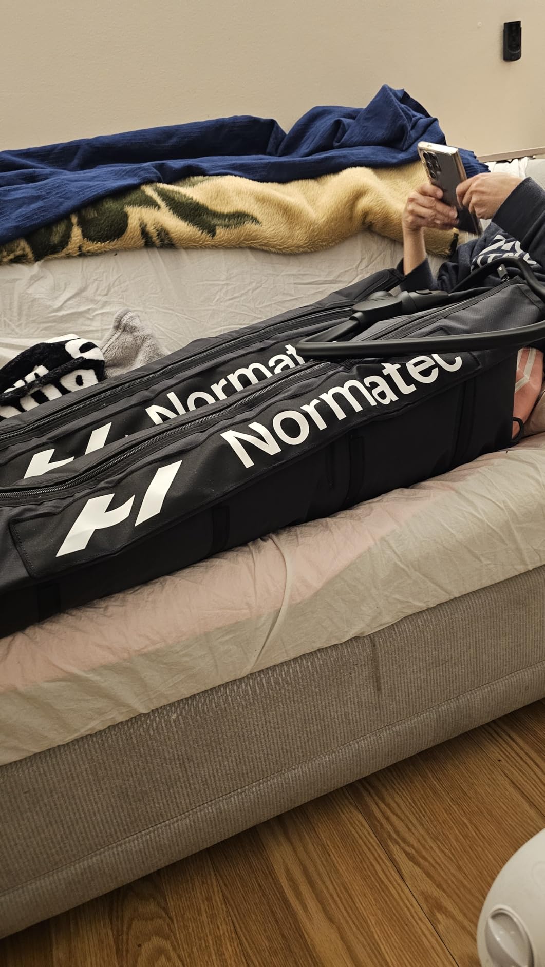 Hyperice Normatec 3 Legs Compression Boots Full Leg Recovery Size Standard customer photo 2