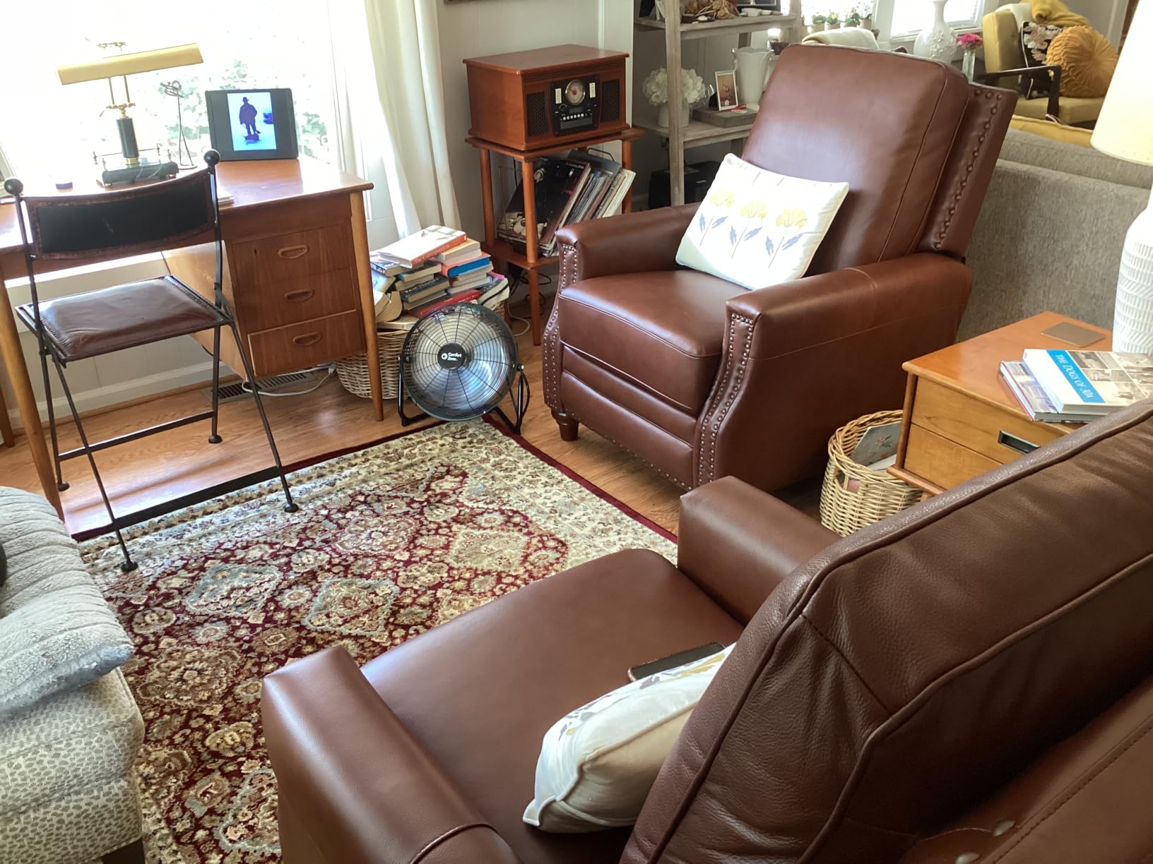 HULALA HOME Genuine Leather Manual Recliner with Solid Wood Legs, Saddle | Premium Top Grain Leather, Mid Century Modern Style, Push Back Recliner with Nailhead Trim, Adjustable Backrest & Footrest customer photo 2