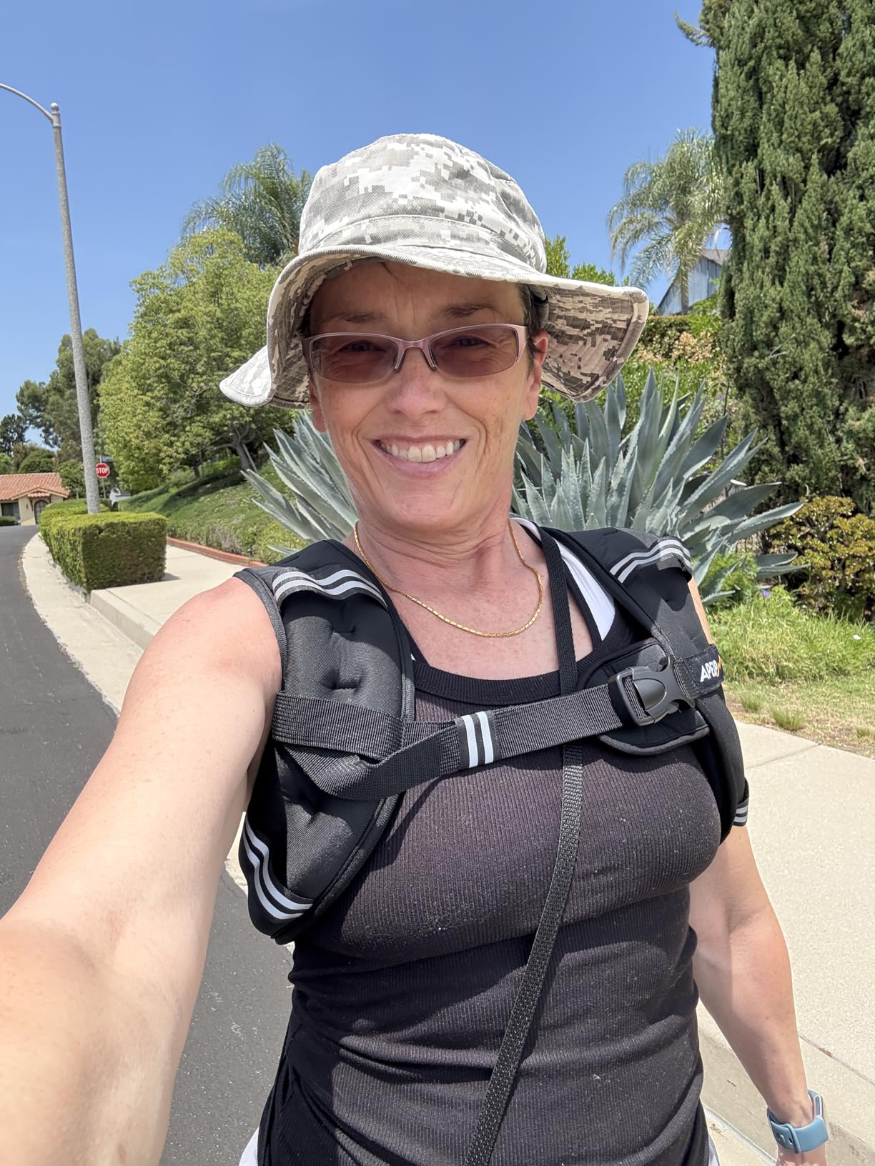 APEXUP Weighted Vest Men Women, Weight Vest for Women Workout Equipment for Strength Training Running customer photo 1