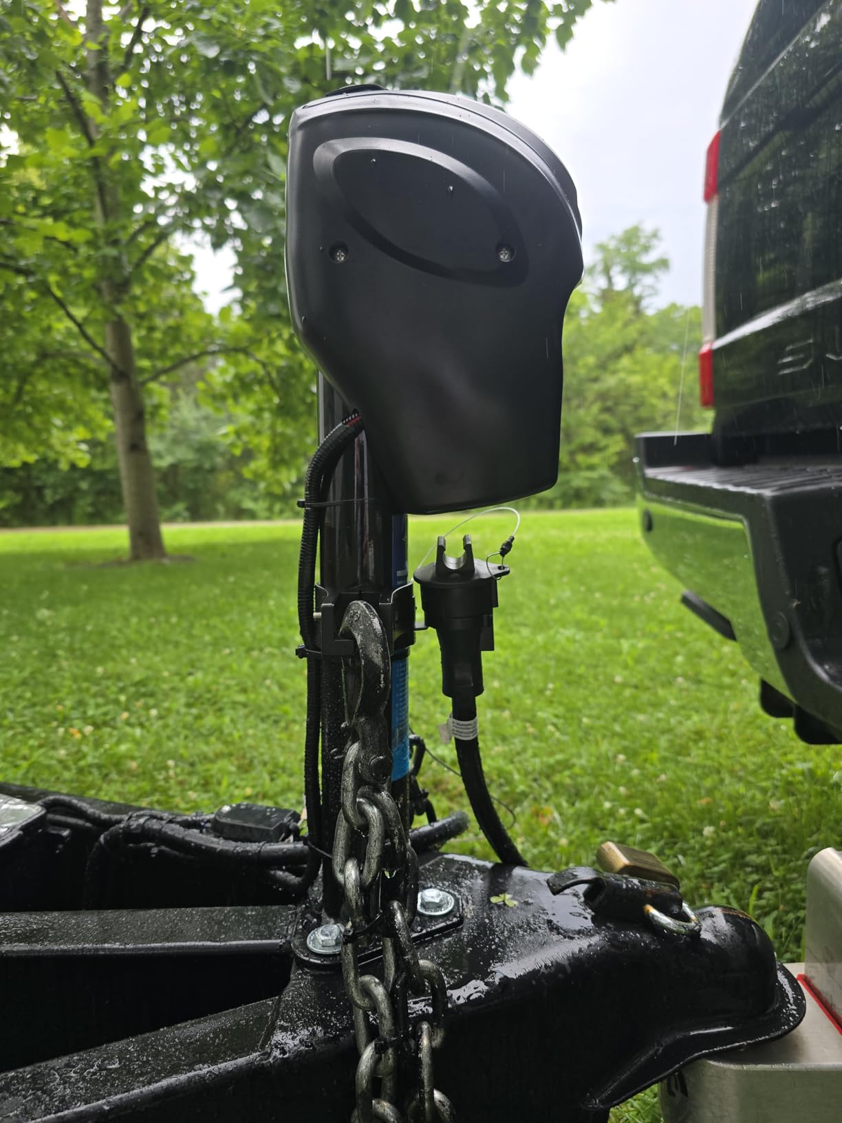 MICTUNING Aluminum Trailer Chain Holder Organizer with 7-Way Plug Cover customer photo 1