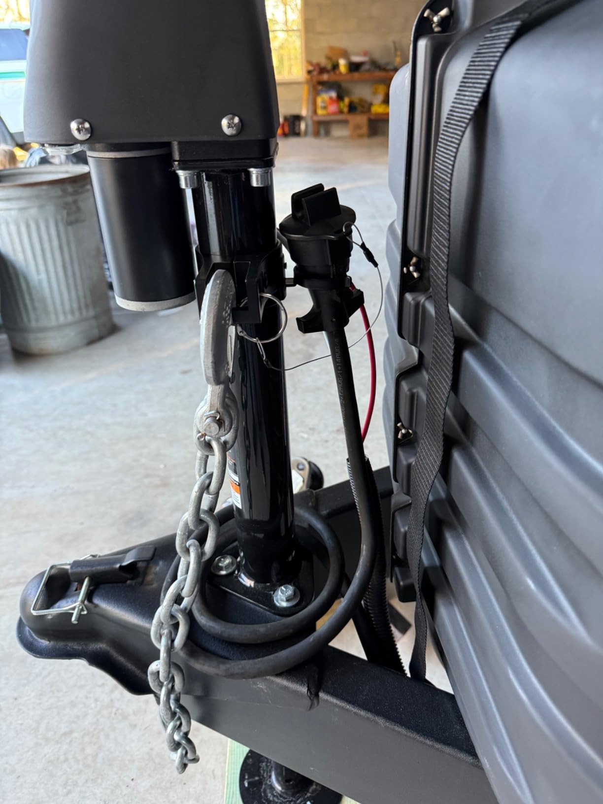 MICTUNING Aluminum Trailer Chain Holder Organizer with 7-Way Plug Cover customer photo 2