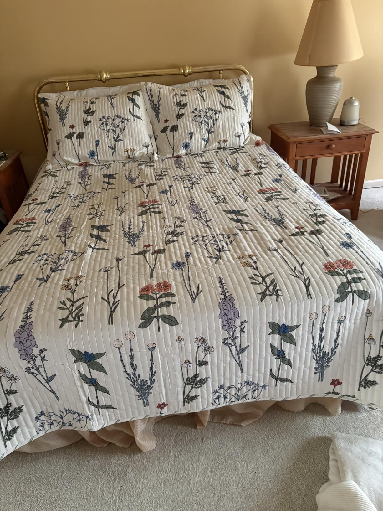 Bedsure Floral Quilt Queen Size - Reversible Blue & White Floral Comforter, Daisy Design Lightweight Bedspread Quilt Bedding, Soft Microfiber Coverlet for All Seasons (90