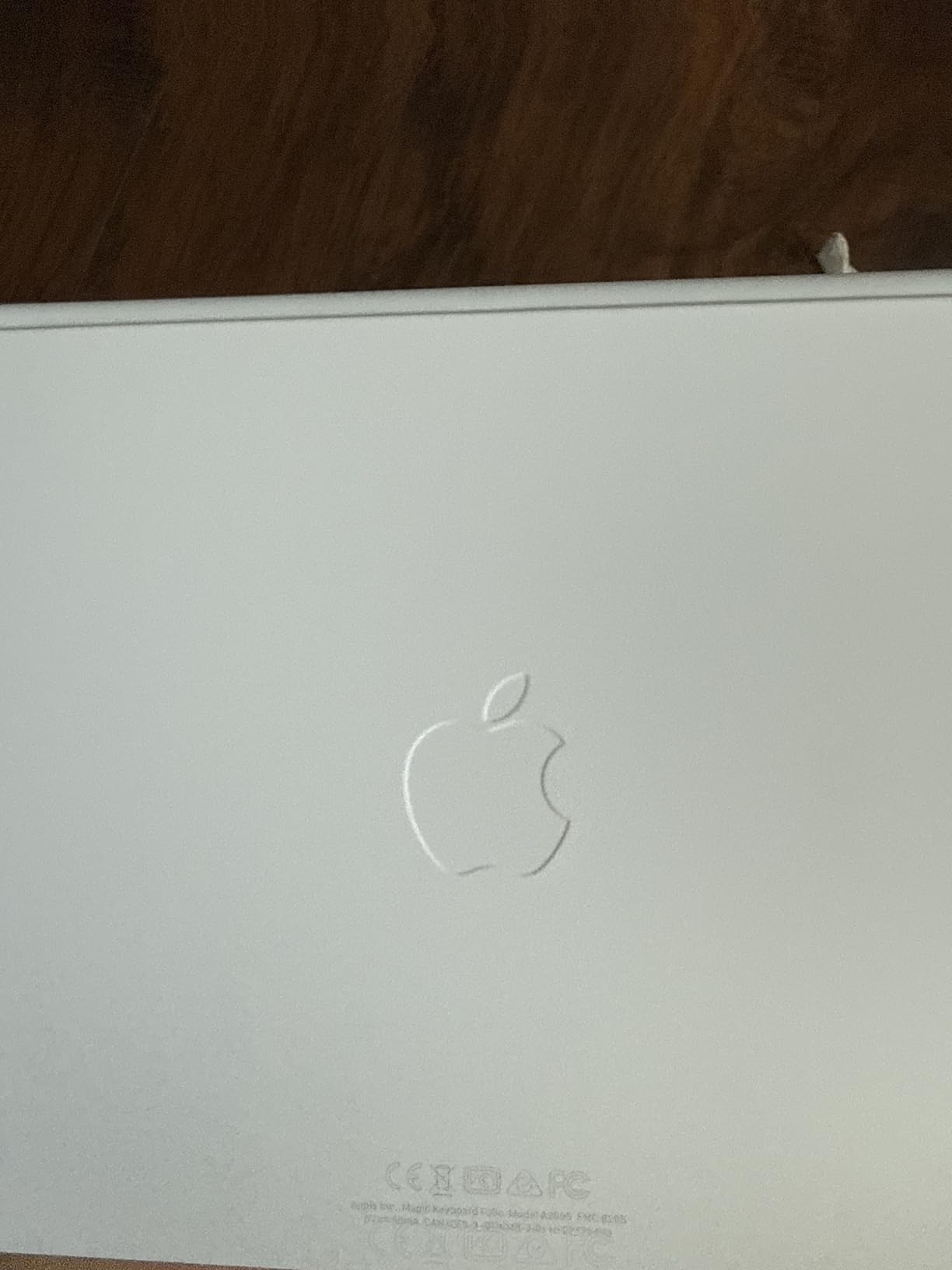 Apple Magic Keyboard Folio: iPad Keyboard and case for iPad (A16 and 10th Generation), Detachable Two-Piece Design that attaches magnetically, Built-in trackpad, US English – White customer photo 1
